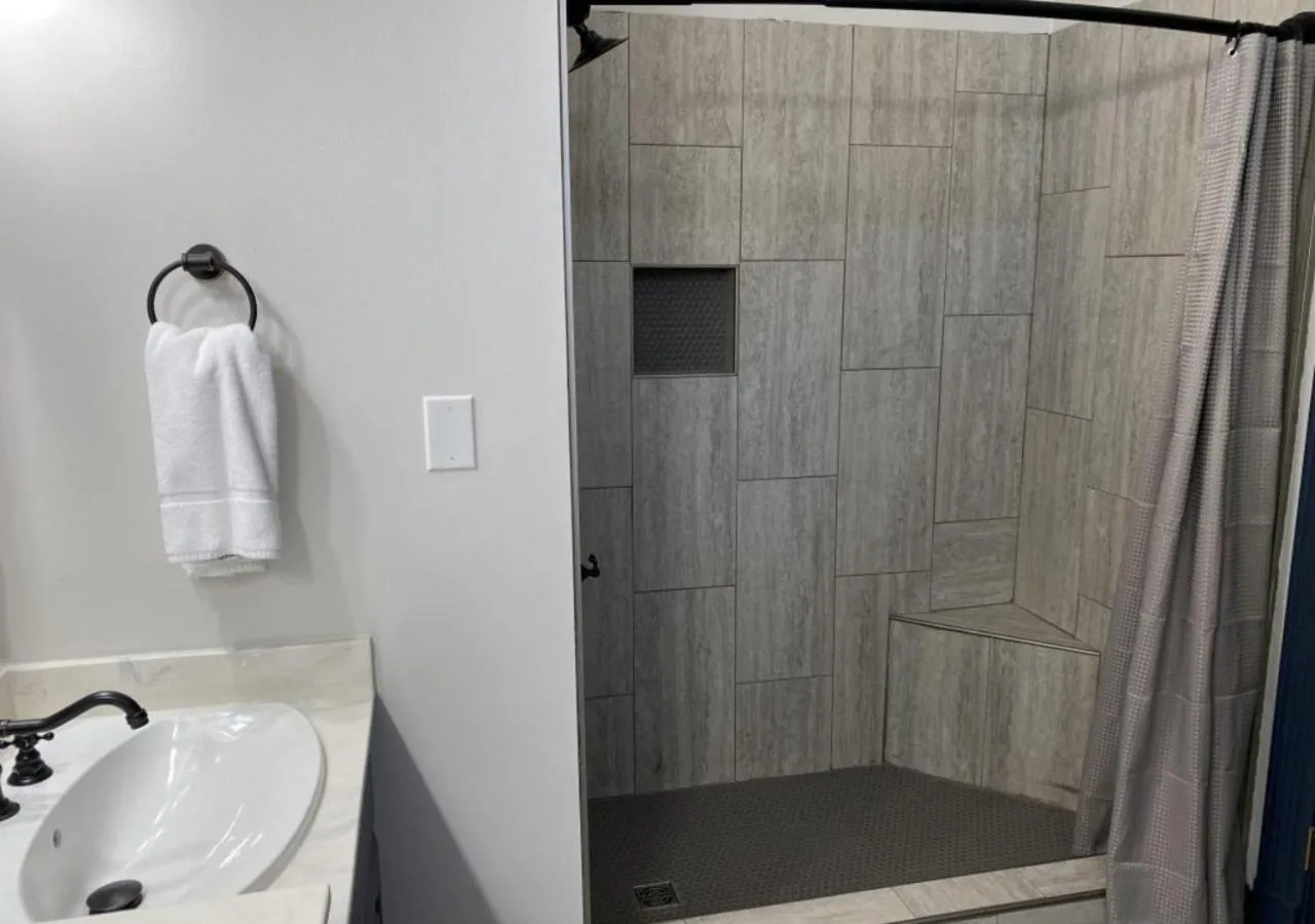 Shower in Whitestone Inn