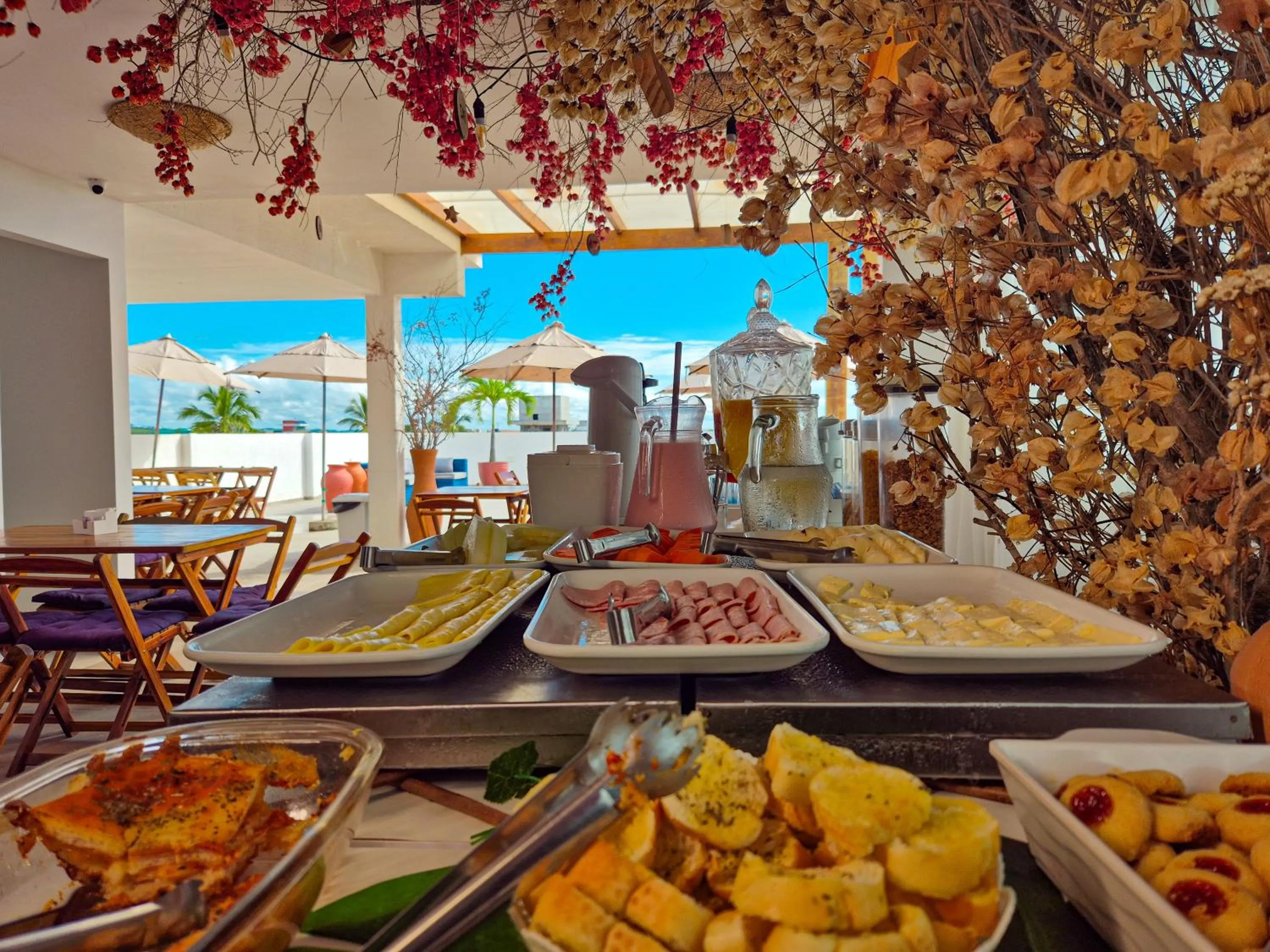 Breakfast in Porto Vila by AFT