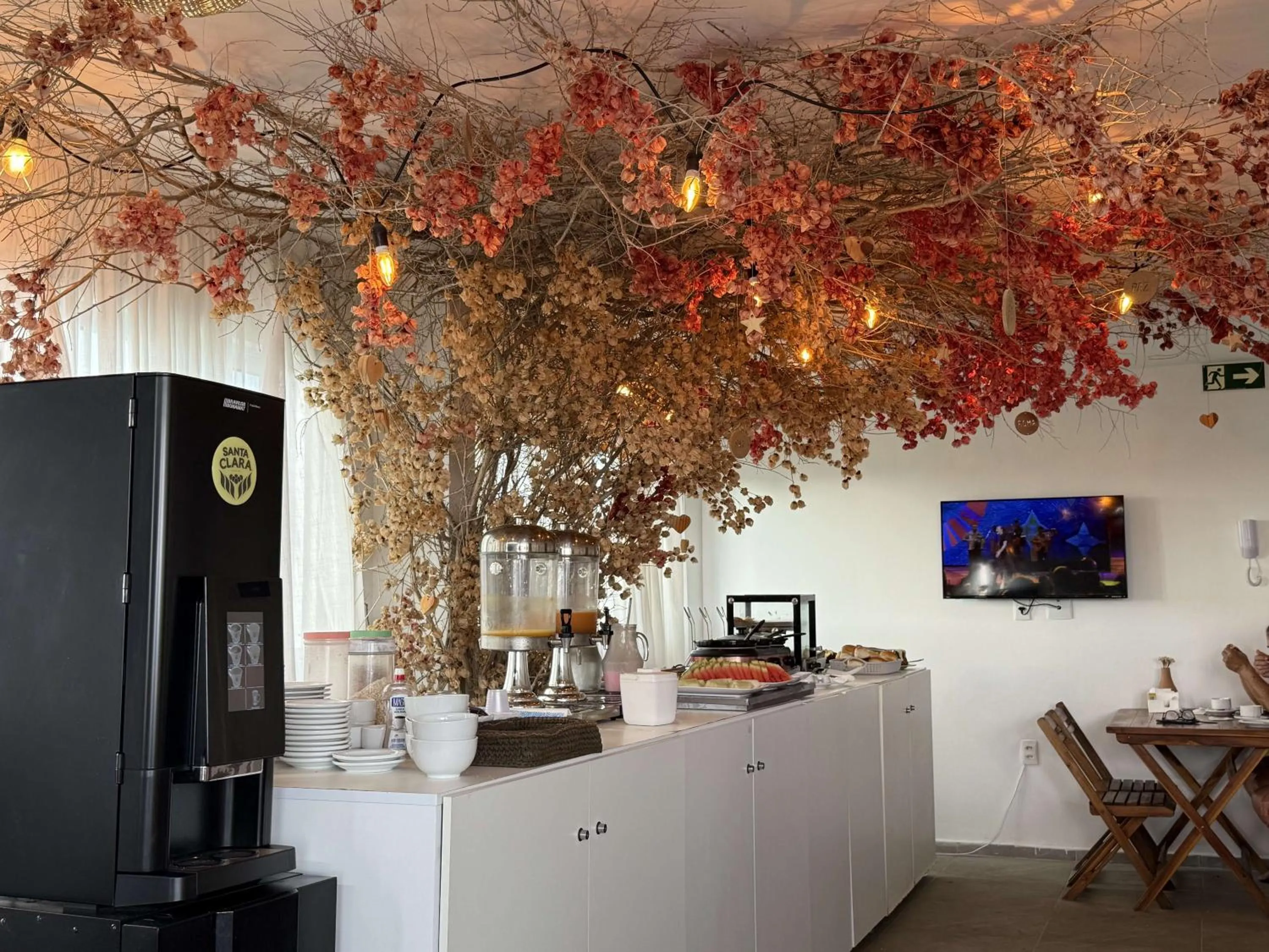 Breakfast in Porto Vila by AFT