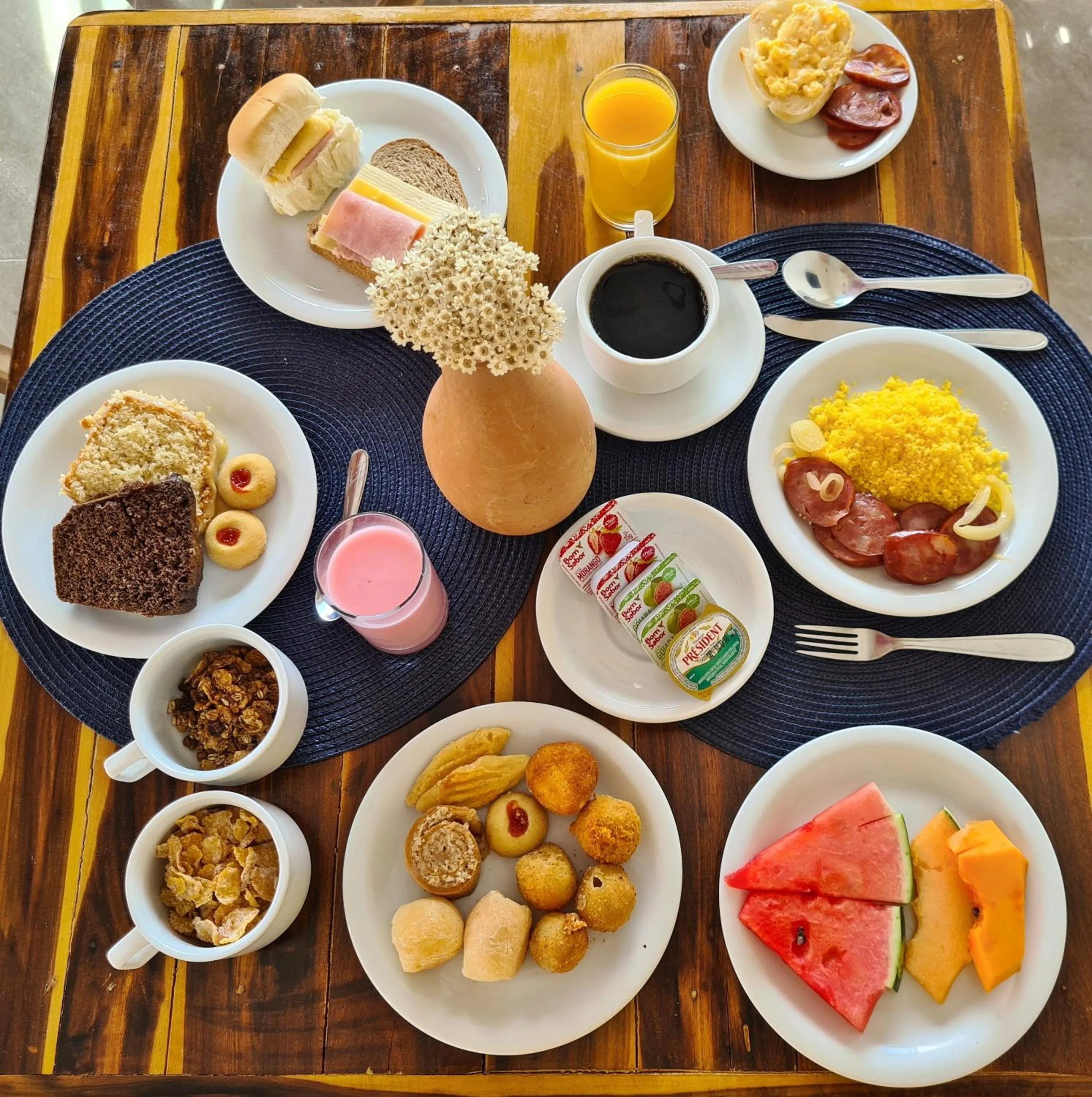 Breakfast in Porto Vila by AFT