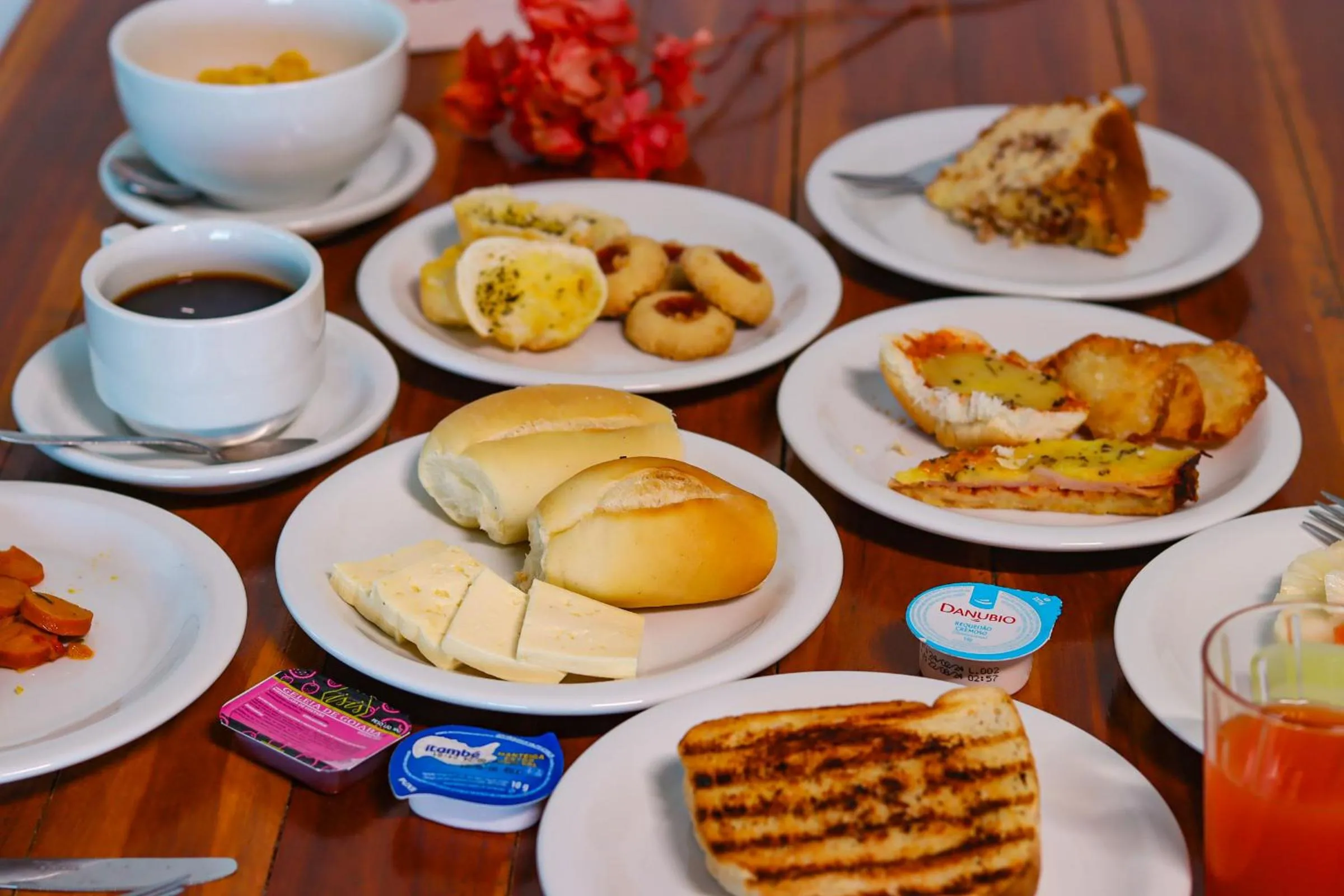 Breakfast in Porto Vila by AFT