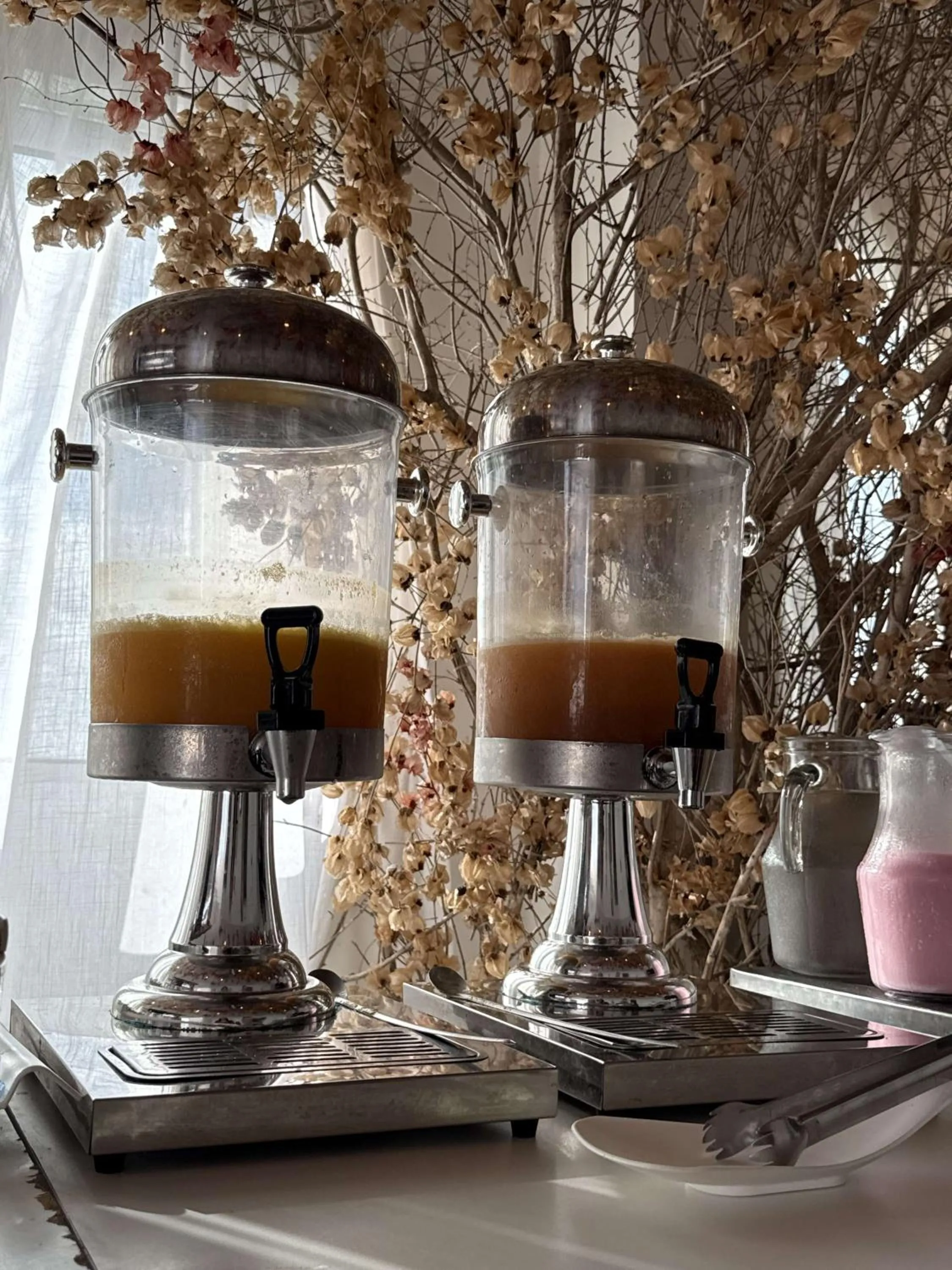 Breakfast in Porto Vila by AFT