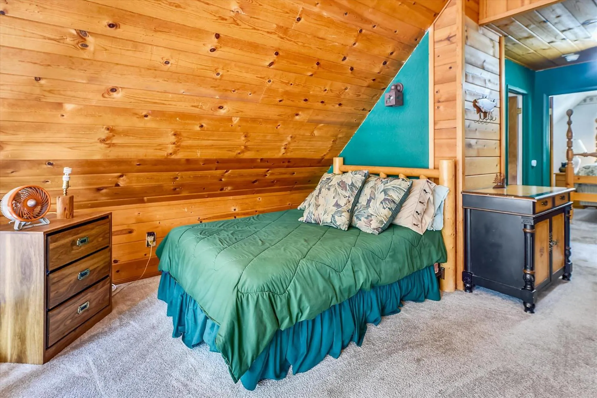 Property building in Only 7 Miles To Heavenly, Huge Deck, Pets Welcome