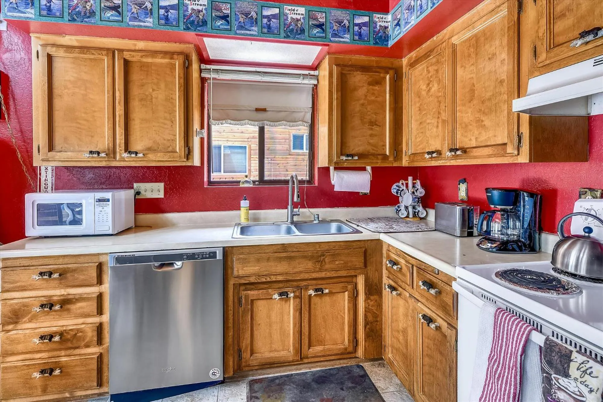 Property building in Only 7 Miles To Heavenly, Huge Deck, Pets Welcome