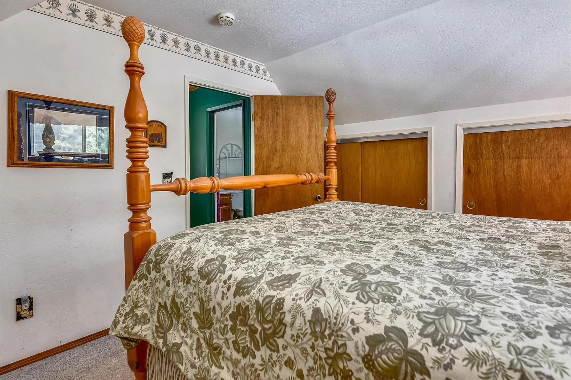 Property building in Only 7 Miles To Heavenly, Huge Deck, Pets Welcome