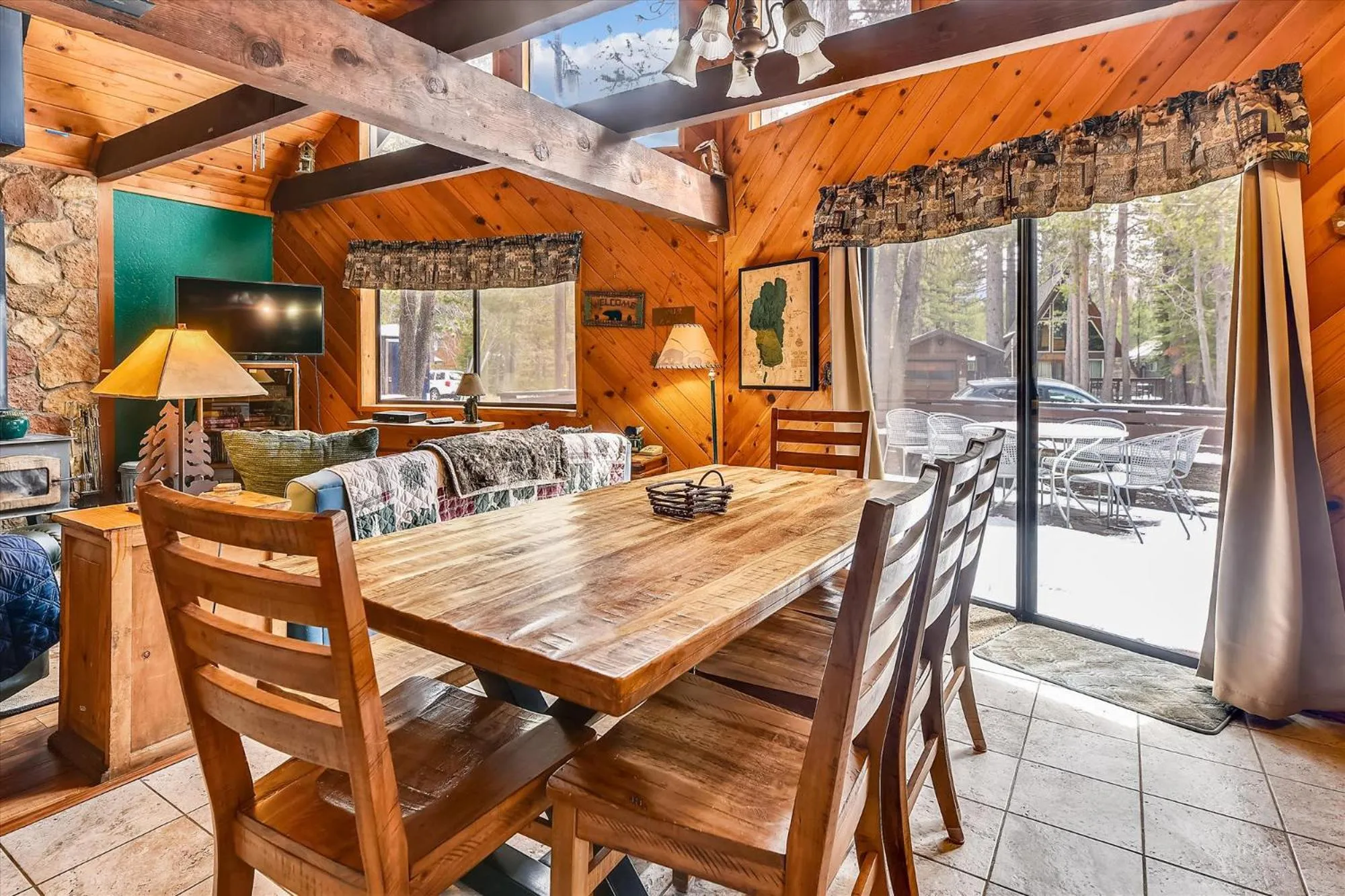 Property building in Only 7 Miles To Heavenly, Huge Deck, Pets Welcome