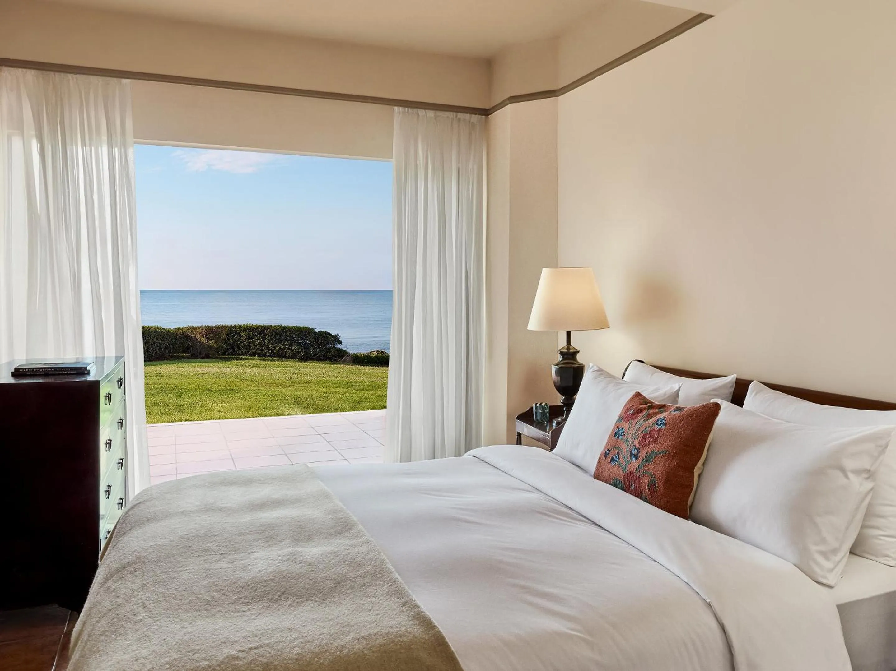 Bed in Grecotel Egnatia