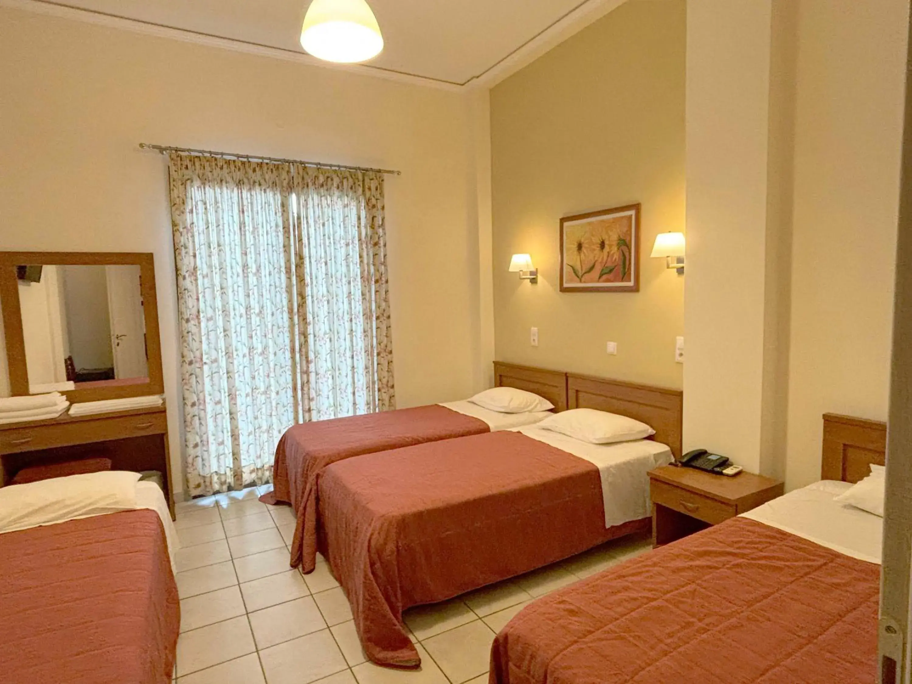 Triple Room in Hotel Kronio Triple Room in Hotel Kronio