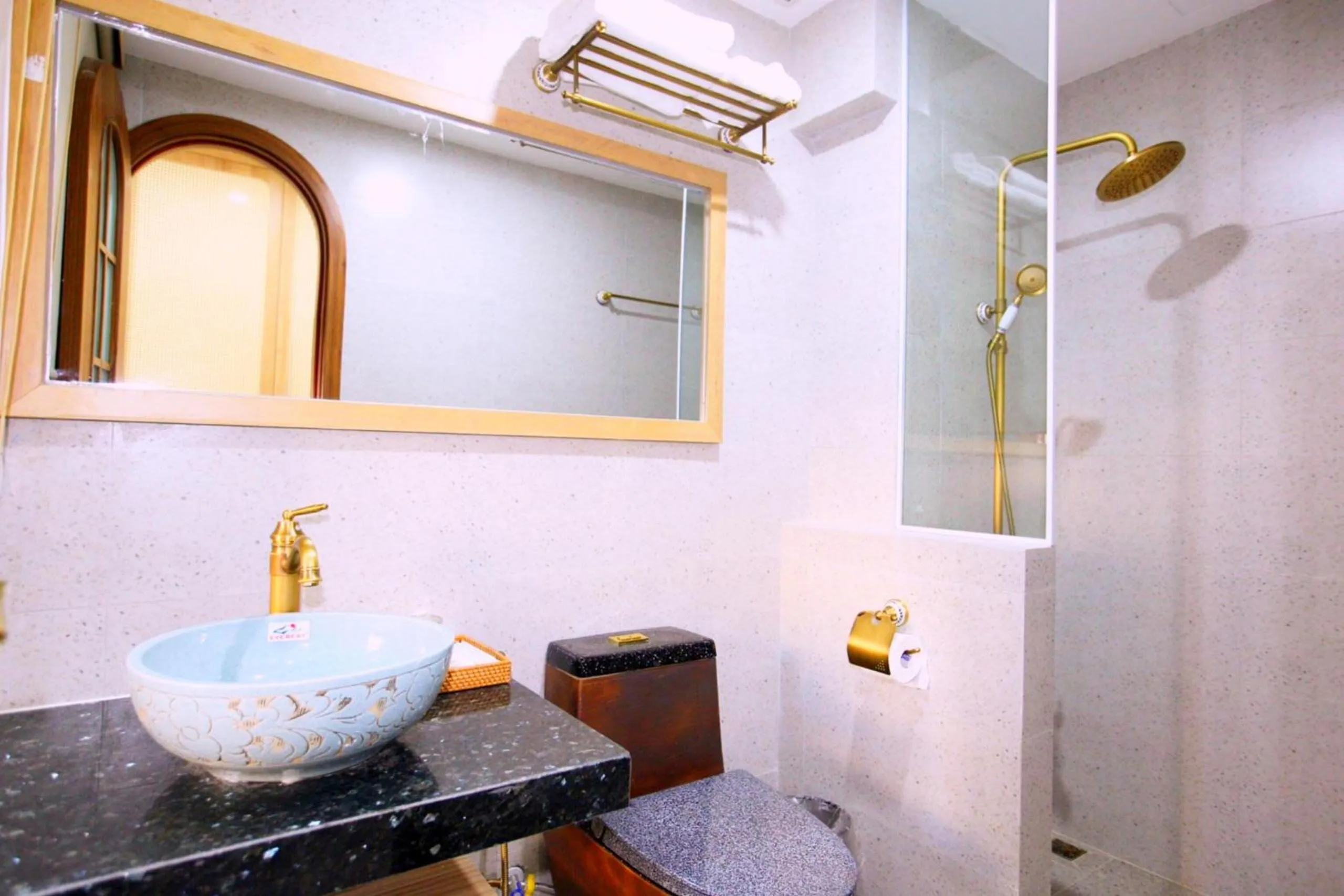Bathroom in Rova Hotel Sunset Town Phu Quoc