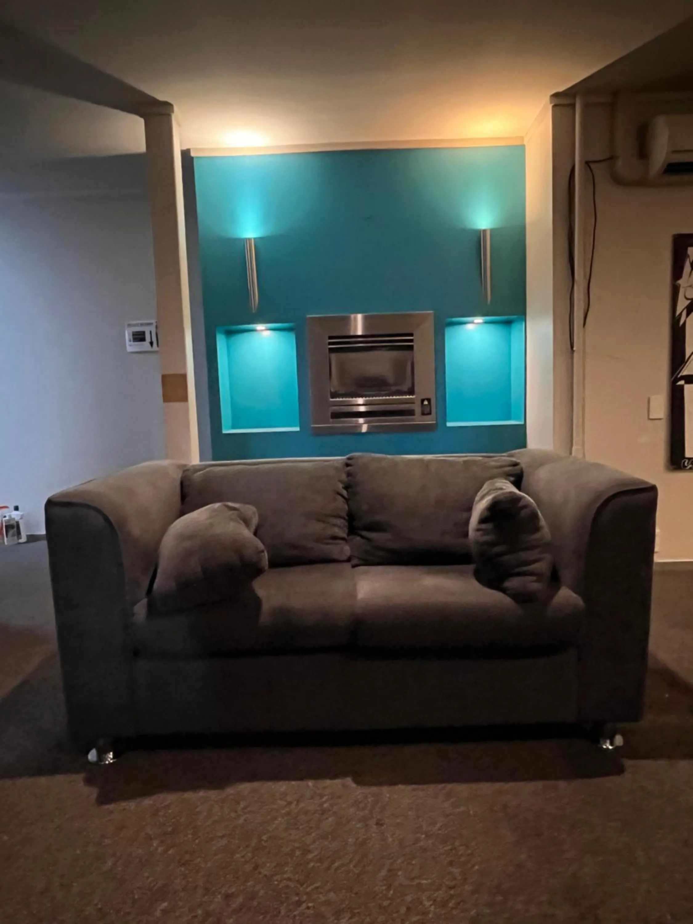 Communal lounge/ TV room in UpTown Backpackers