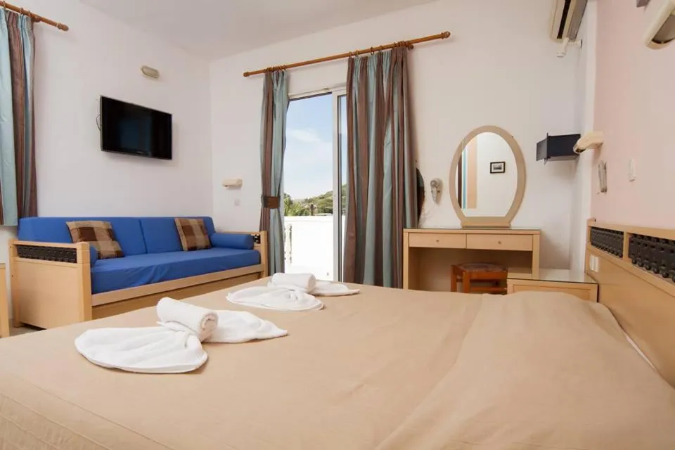 Day, Bed in White Palace Studios