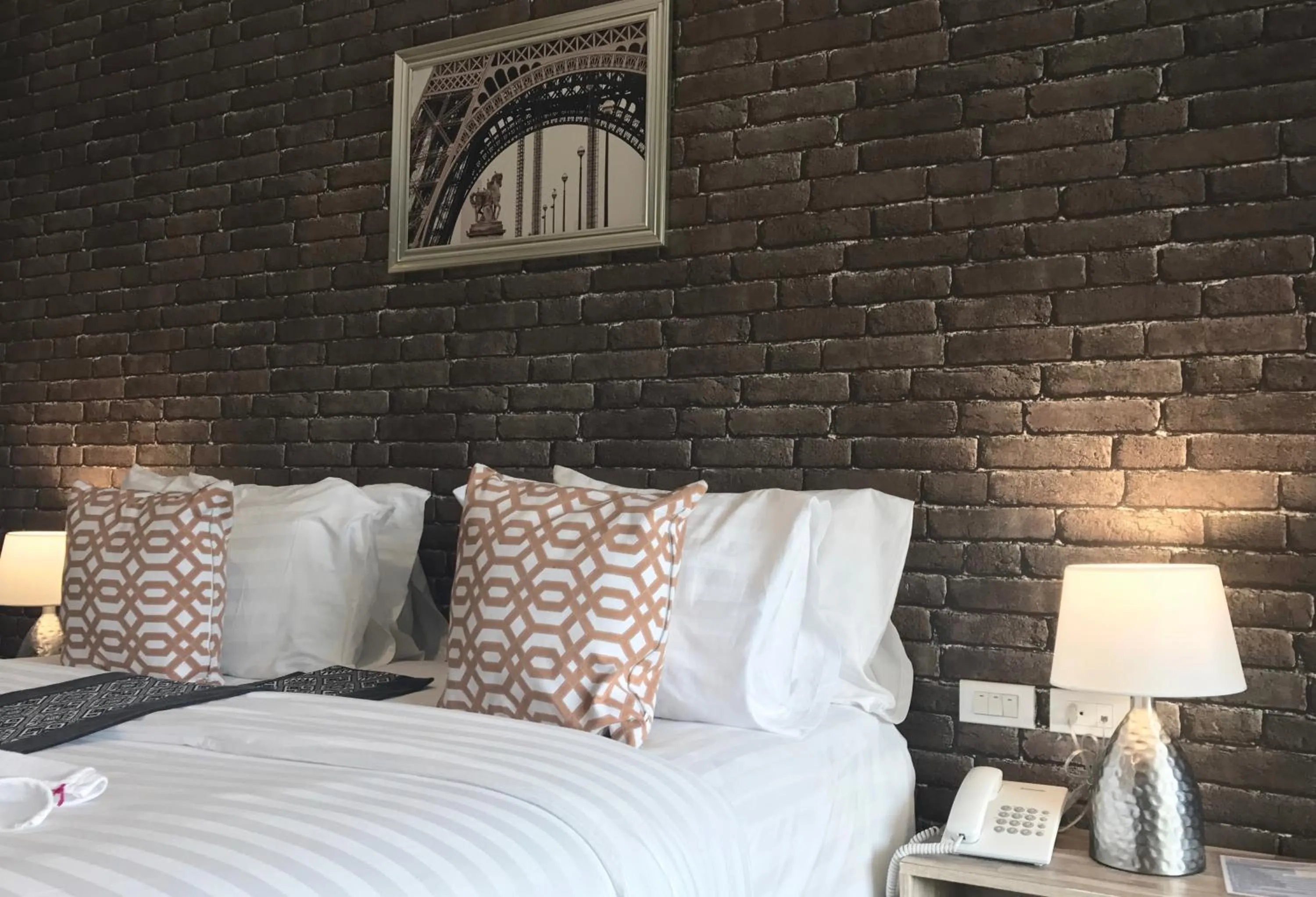 Bed in The Tamnan Pattaya Hotel & Resort