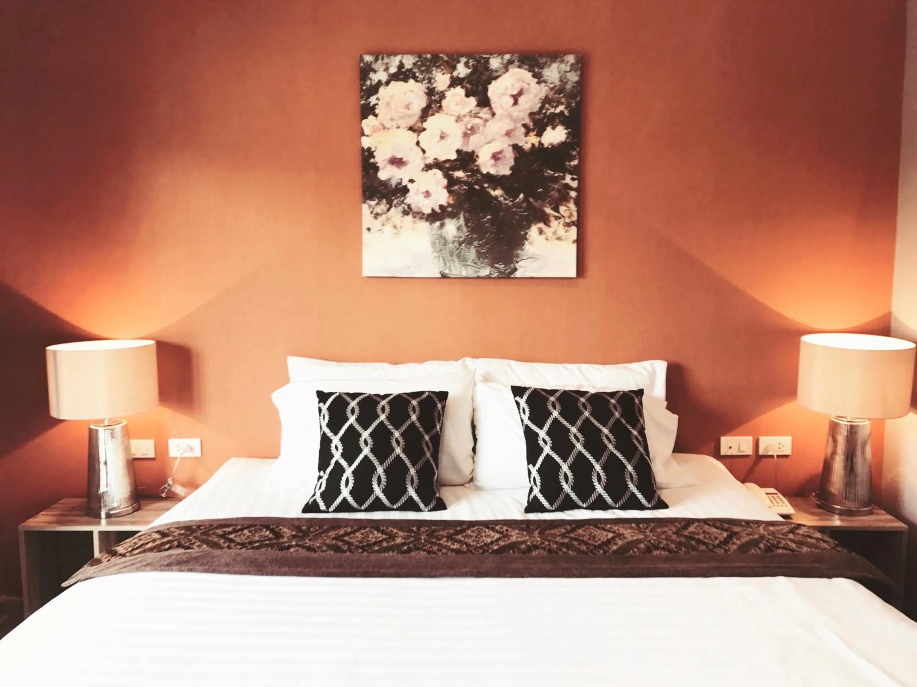 Bed in The Tamnan Pattaya Hotel & Resort