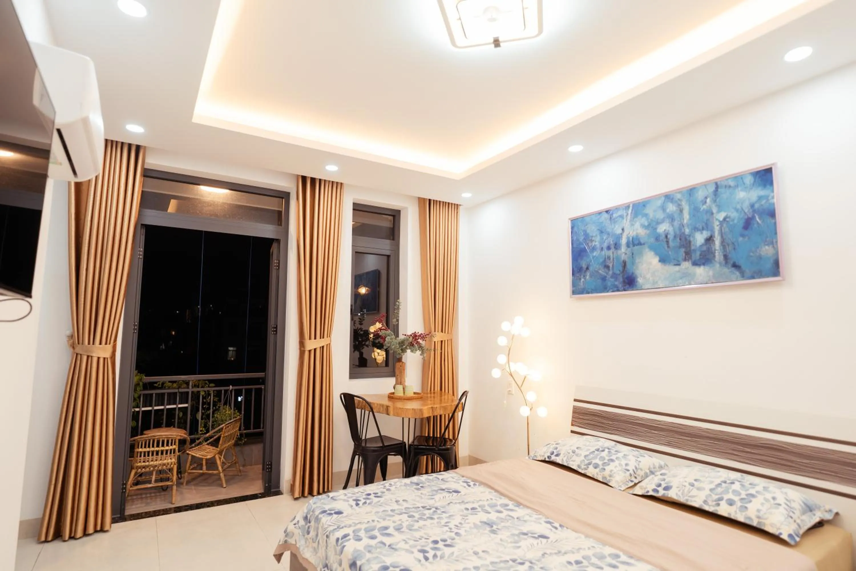 Balcony/Terrace, Bed in The Sophia Apartment - Thao Dien Central