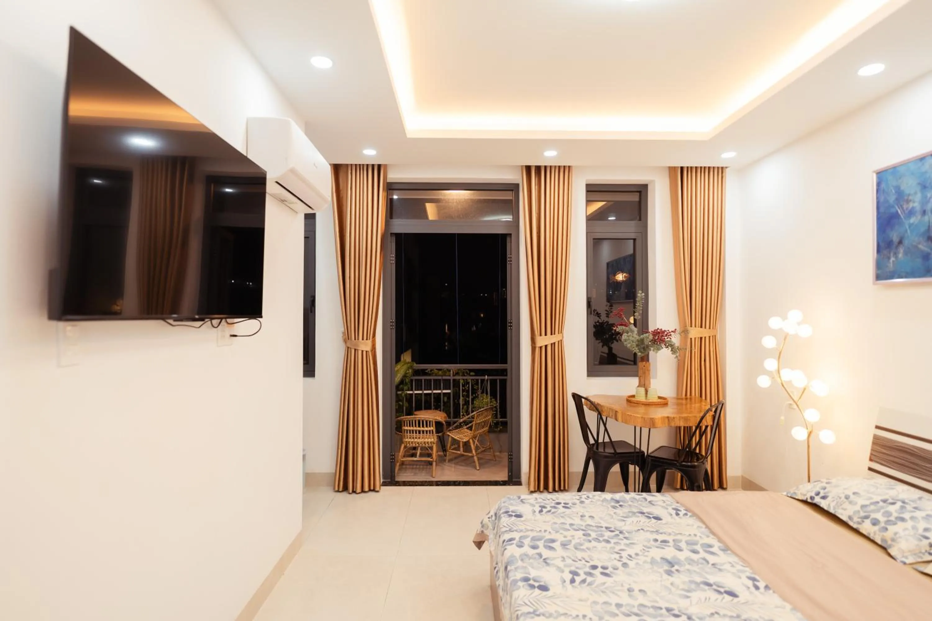 Balcony/Terrace, Bed in The Sophia Apartment - Thao Dien Central