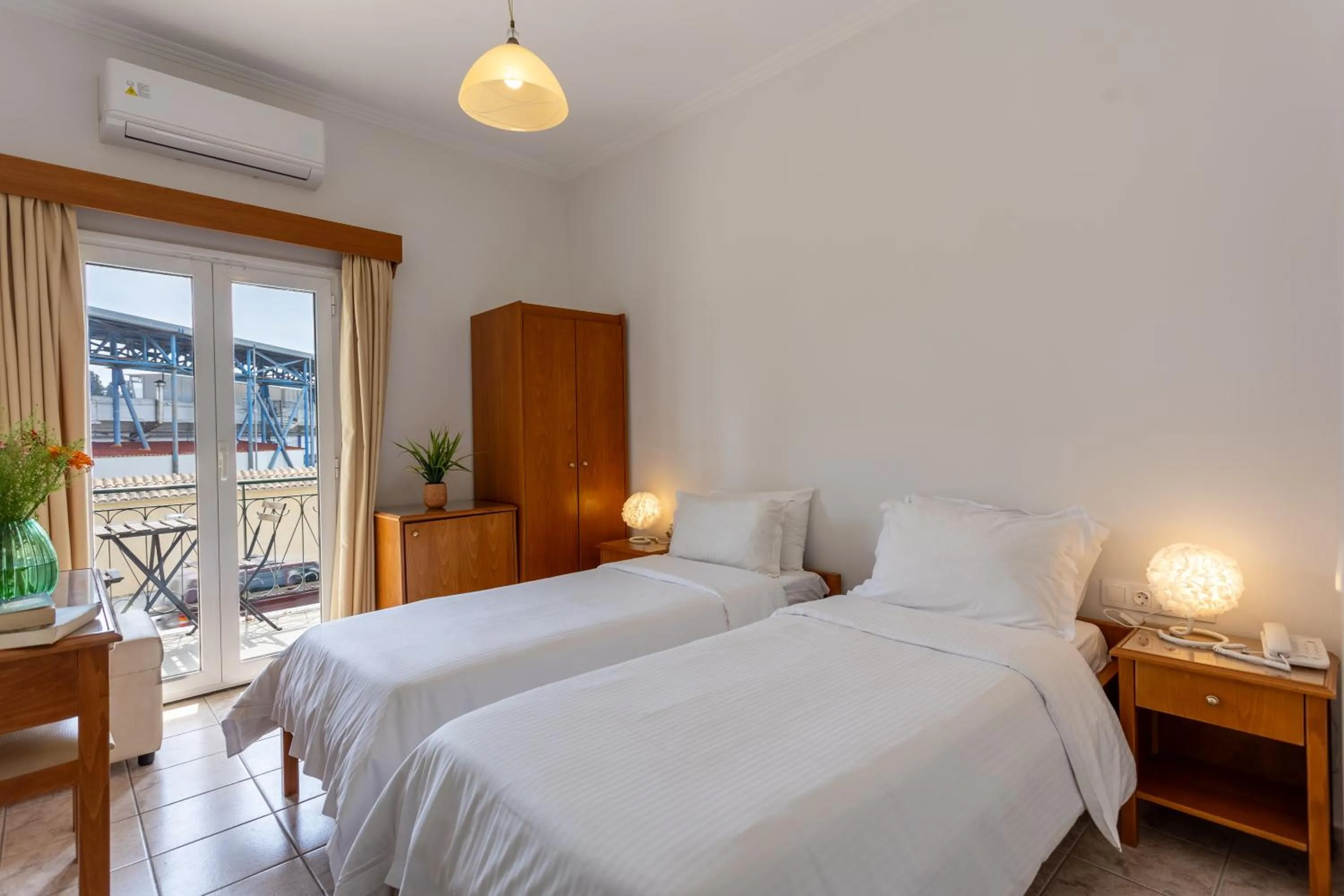 Bedroom, Bed in Hotel Bretagne