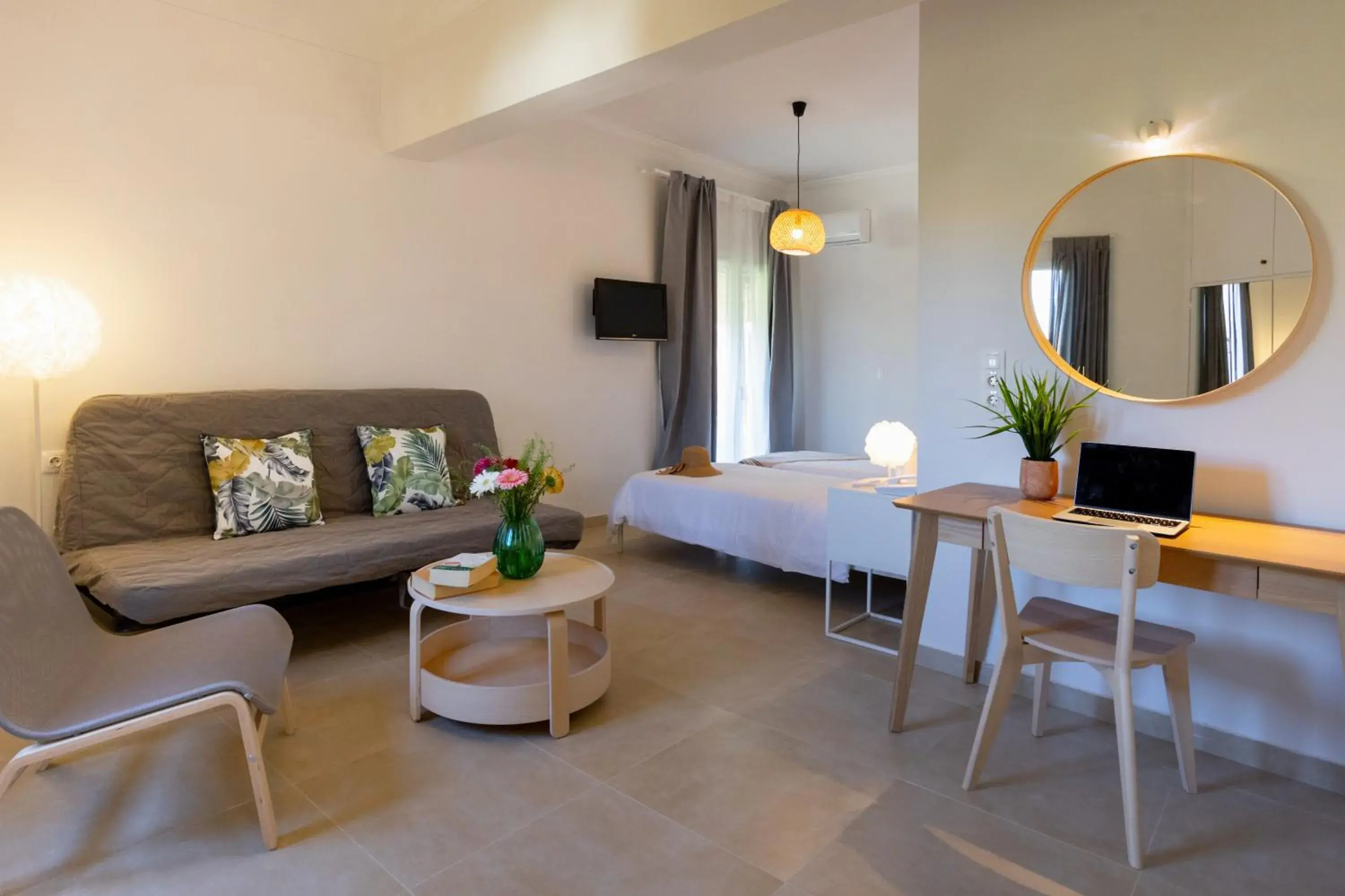 Family Room with Balcony in Hotel Bretagne Family Room with Balcony in Hotel Bretagne