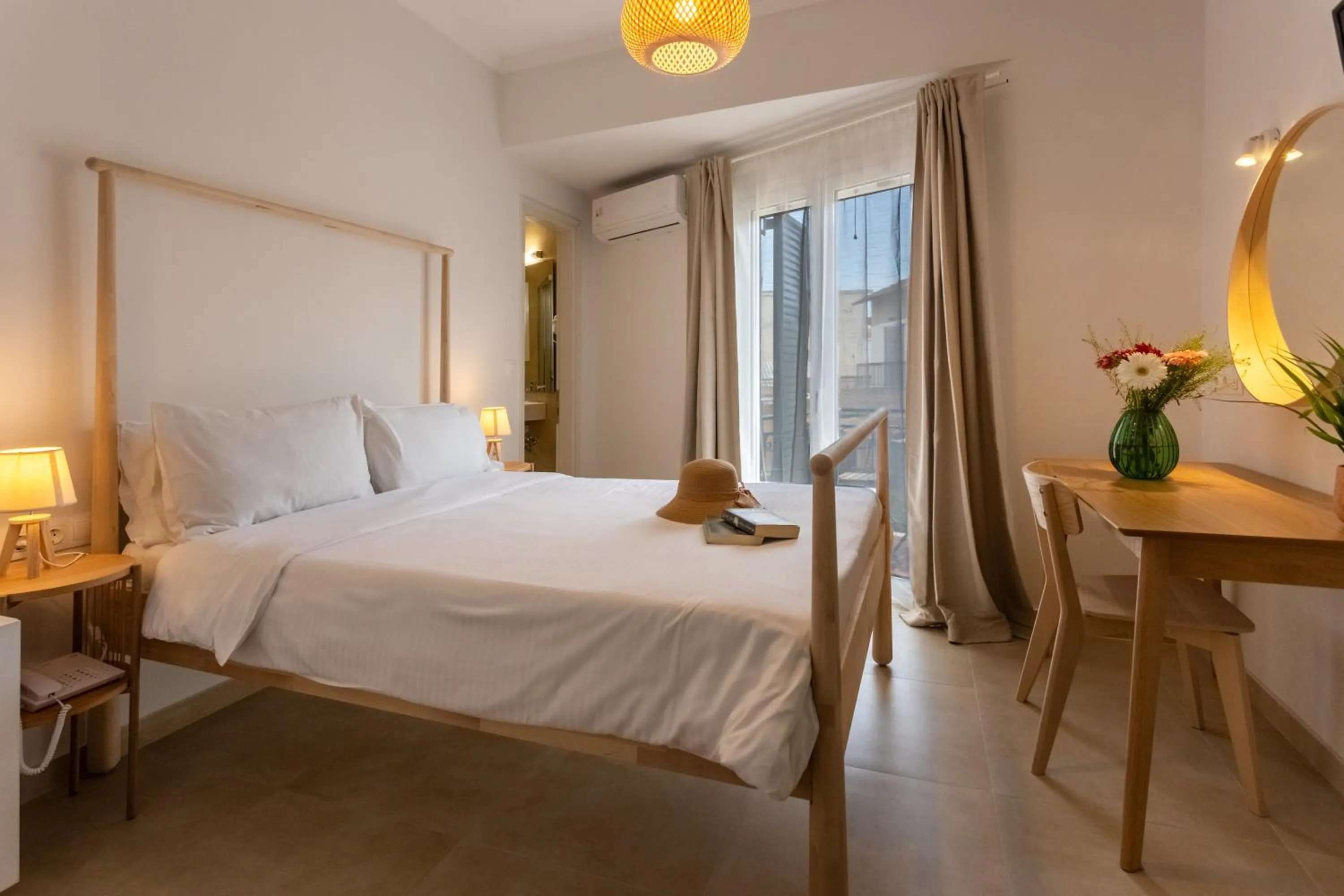 Bedroom, Bed in Hotel Bretagne