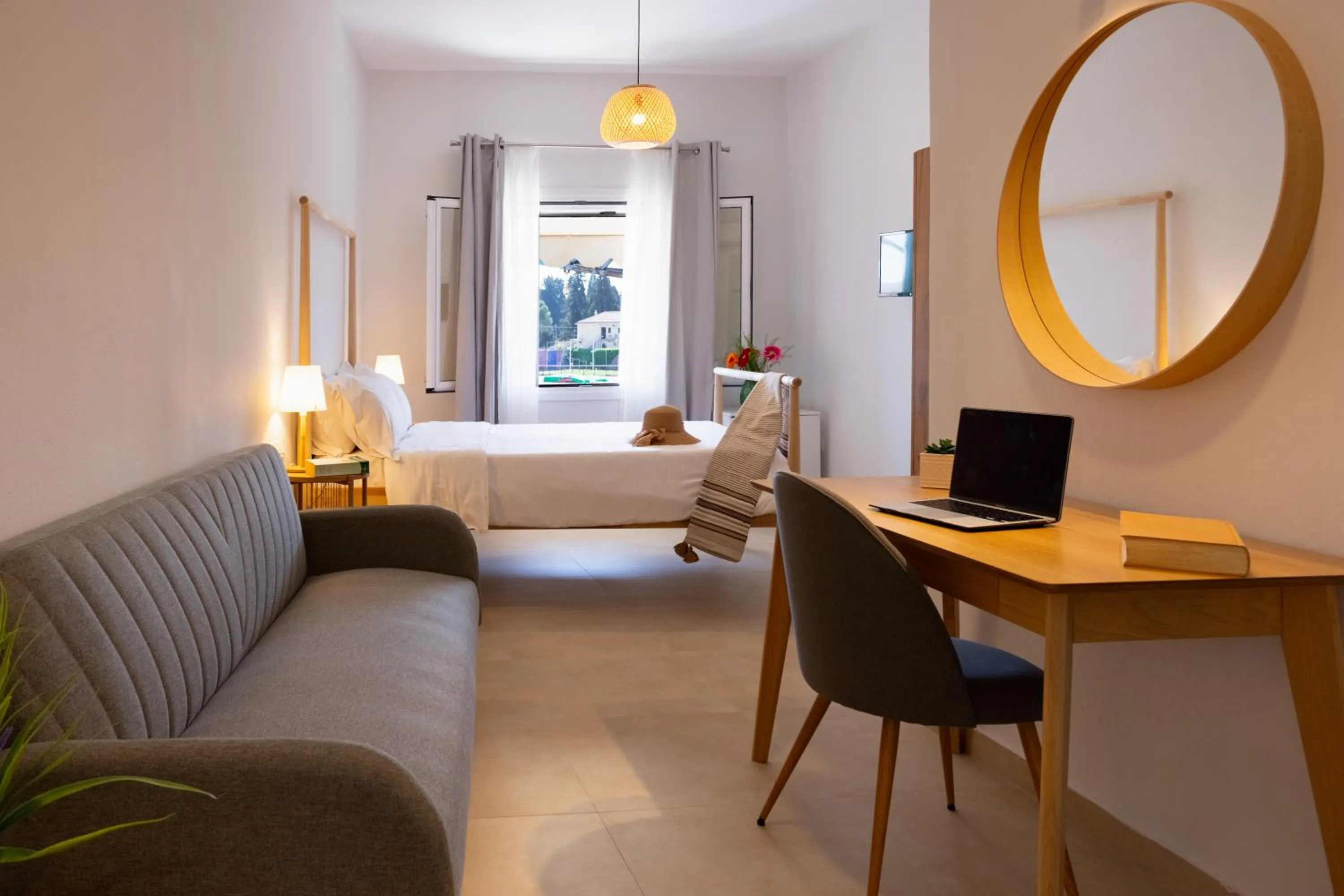 Bedroom, Bed in Hotel Bretagne