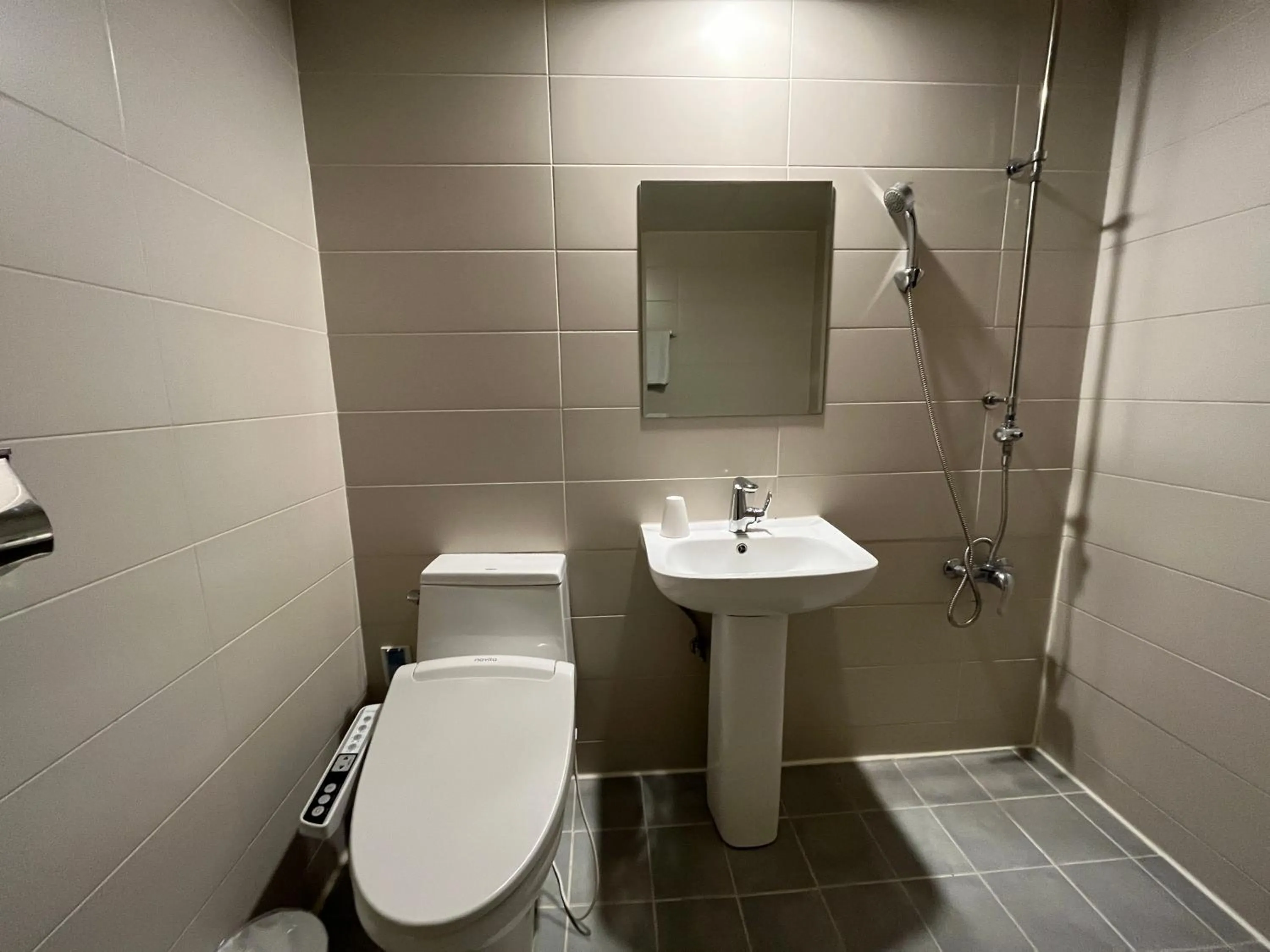 Toilet in Hotel Yaja Hwajeong Station