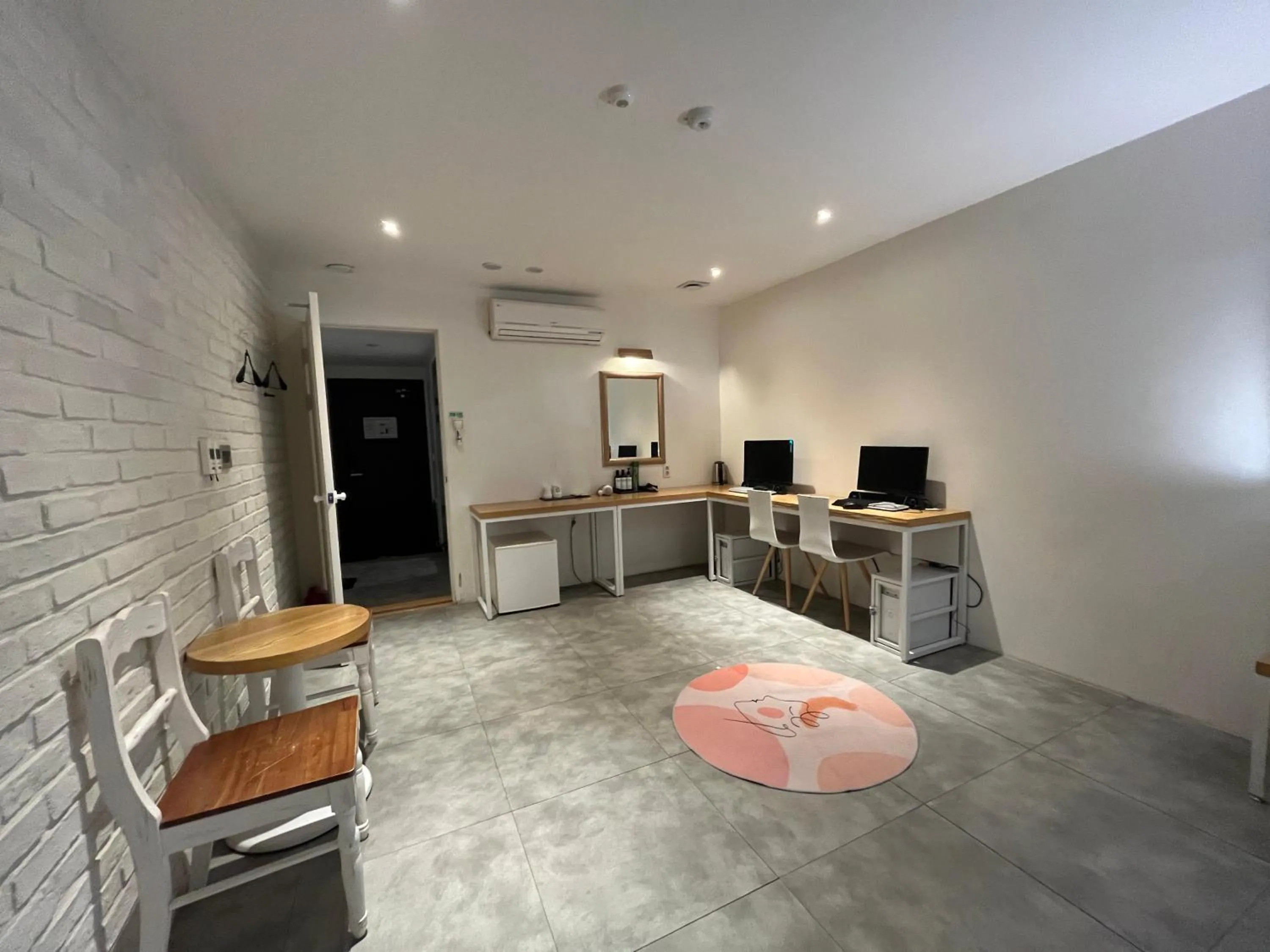 Hotel Yaja Hwajeong Station