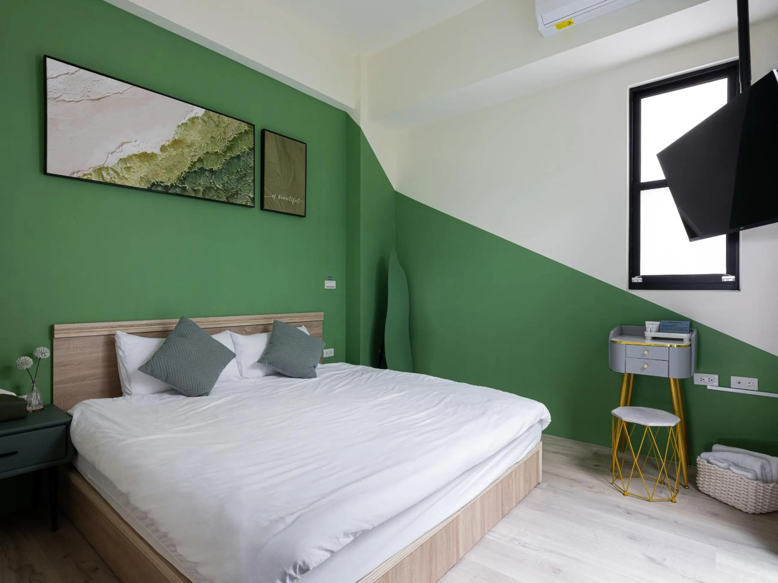 Bed in Yujing Nu Time