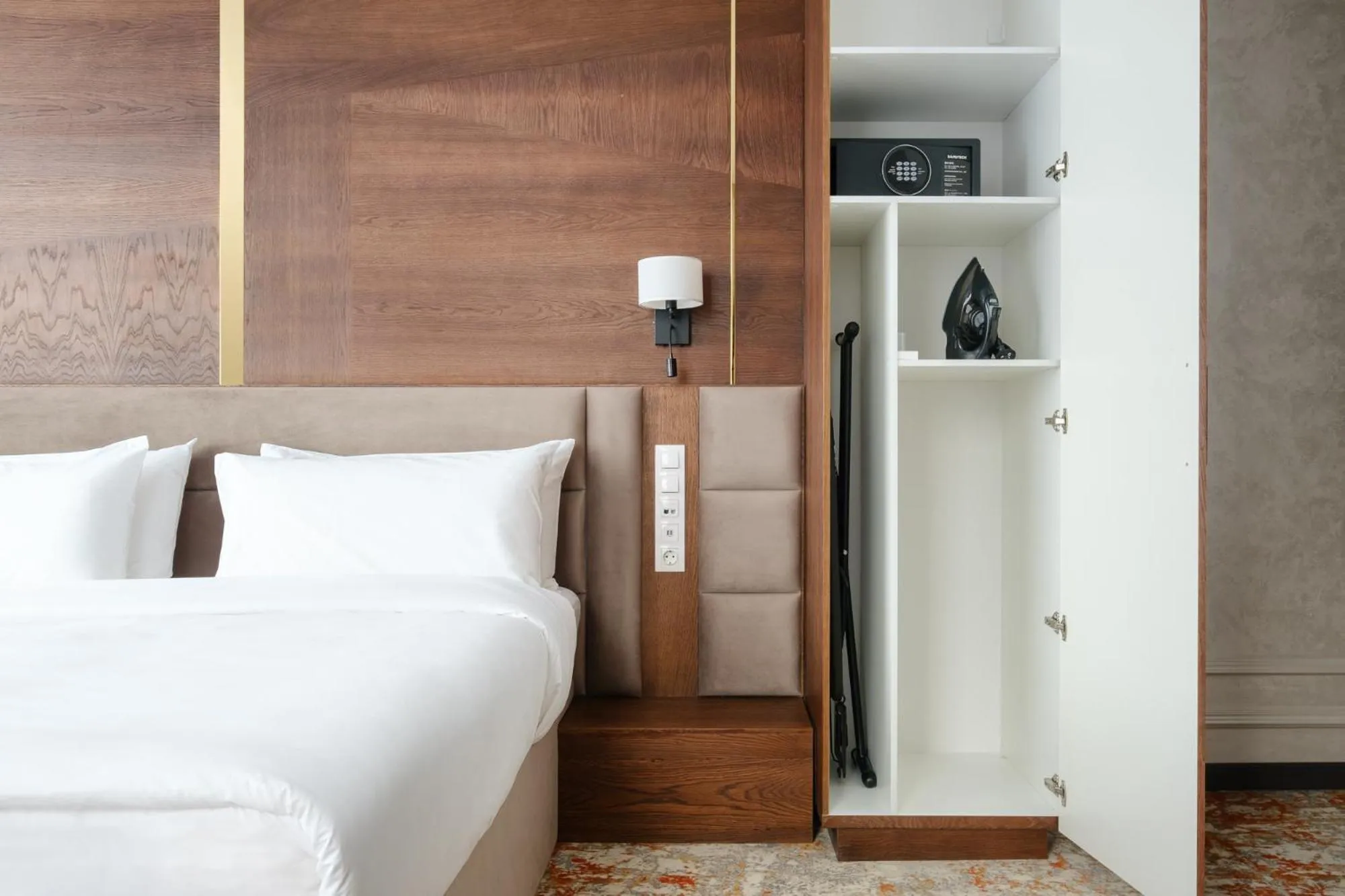 furniture, Bed in Grand Mildom Hotel