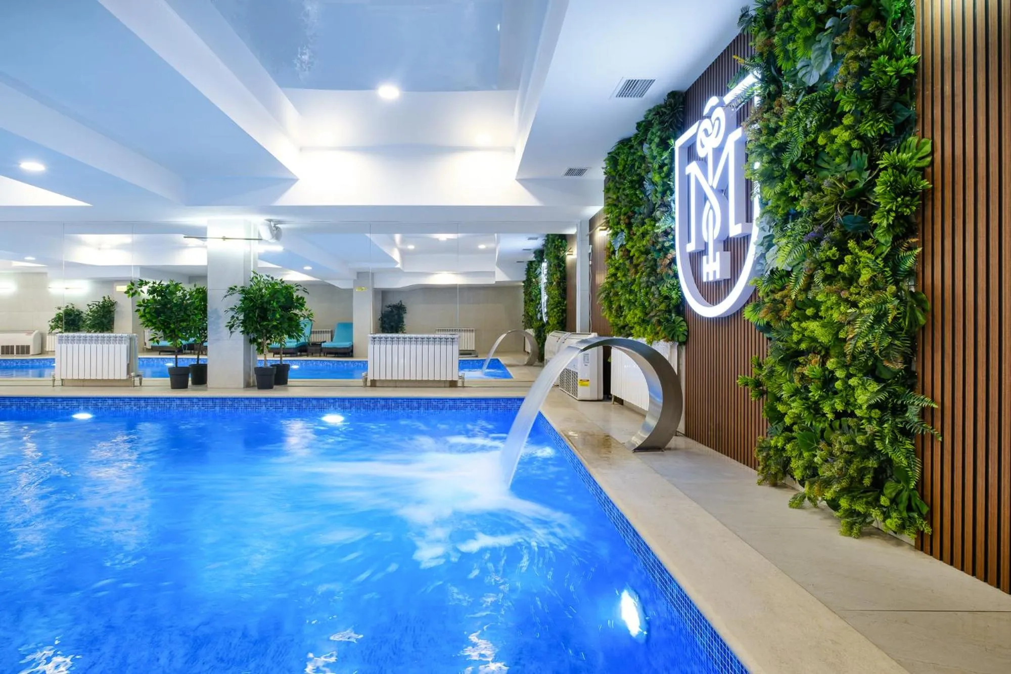 Swimming pool in Grand Mildom Hotel