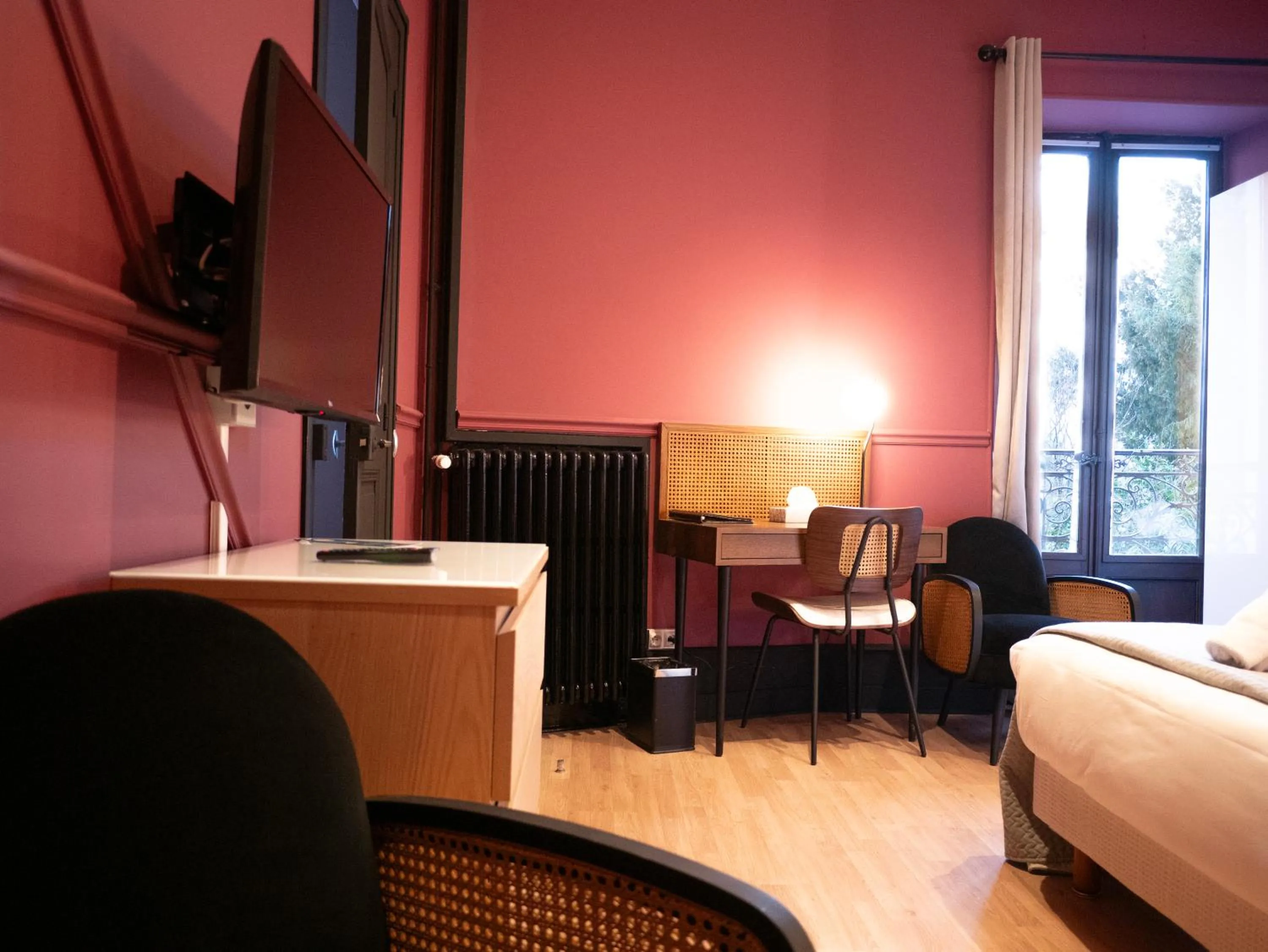 TV and multimedia, Bed in Hôtel Gallia