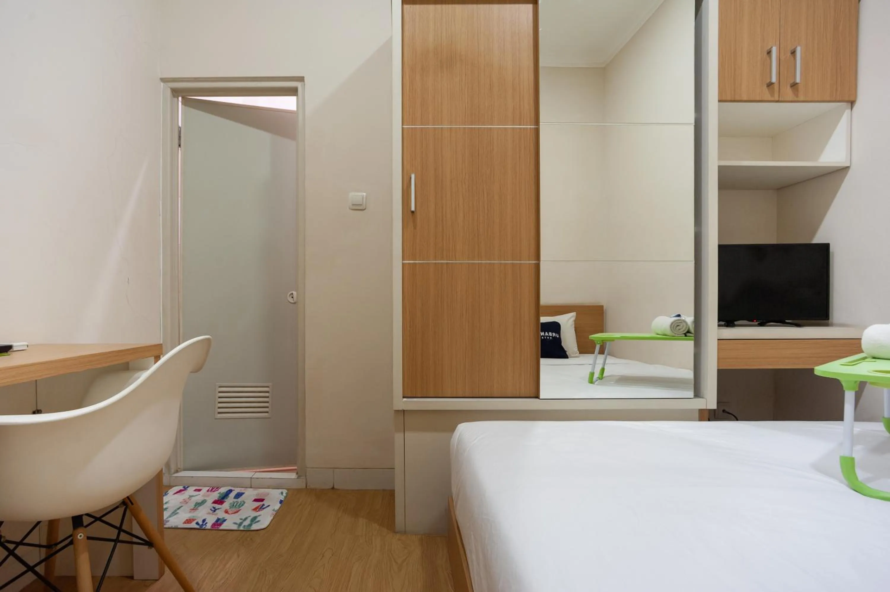 Bedroom, Bed in Urbanview Hotel Jagakarsa by RedDoorz