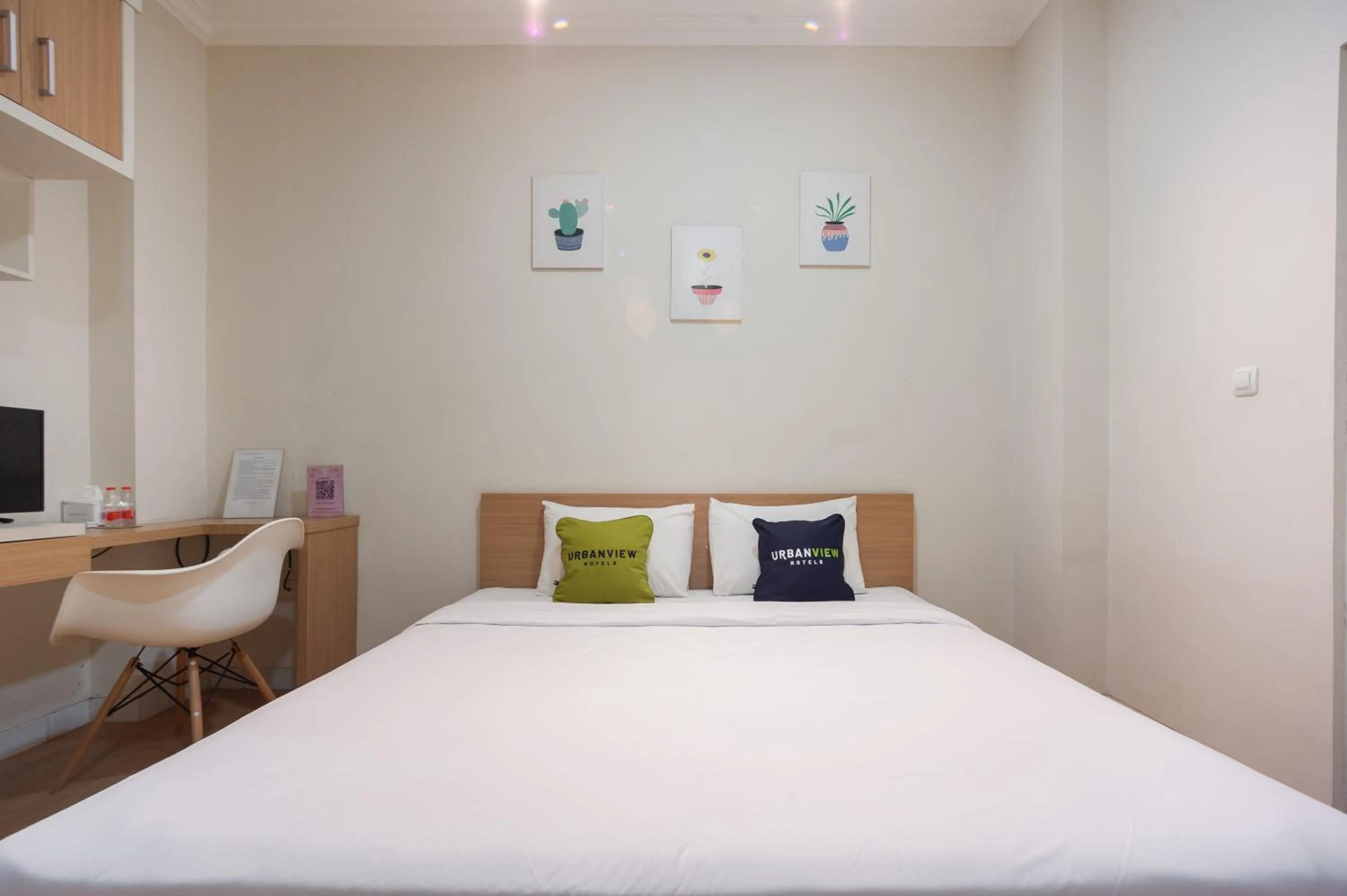 Bedroom, Bed in Urbanview Hotel Jagakarsa by RedDoorz