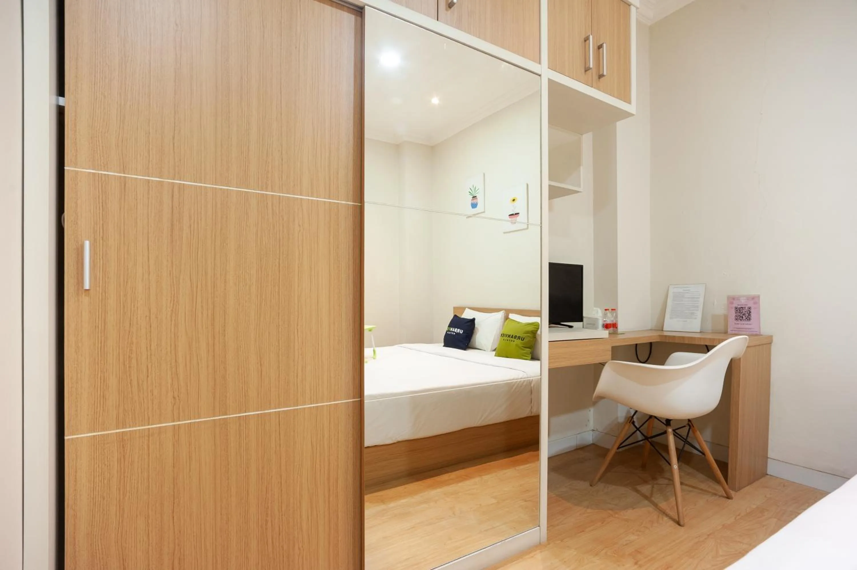 Bedroom, Bed in Urbanview Hotel Jagakarsa by RedDoorz