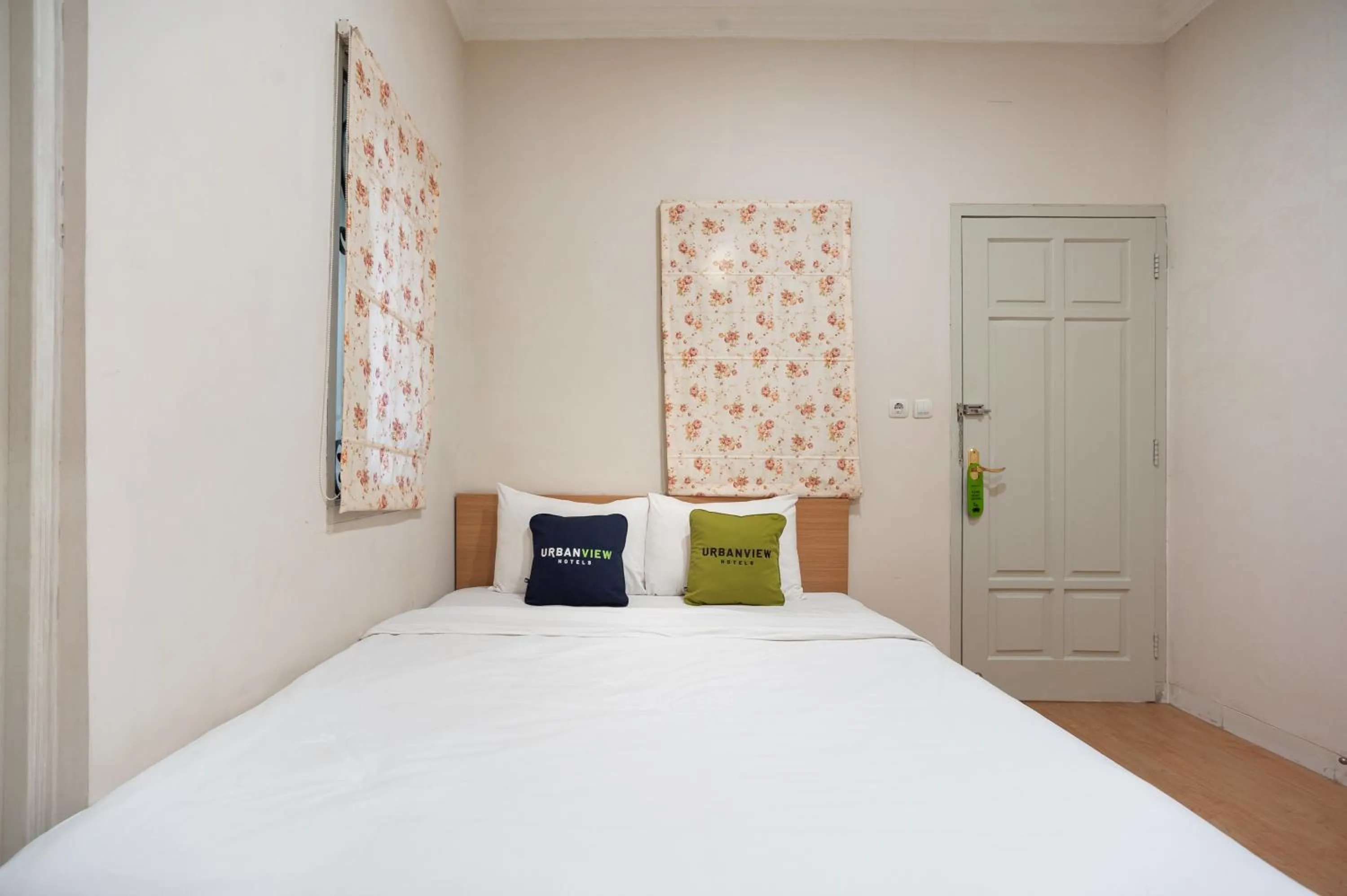 Bedroom, Bed in Urbanview Hotel Jagakarsa by RedDoorz