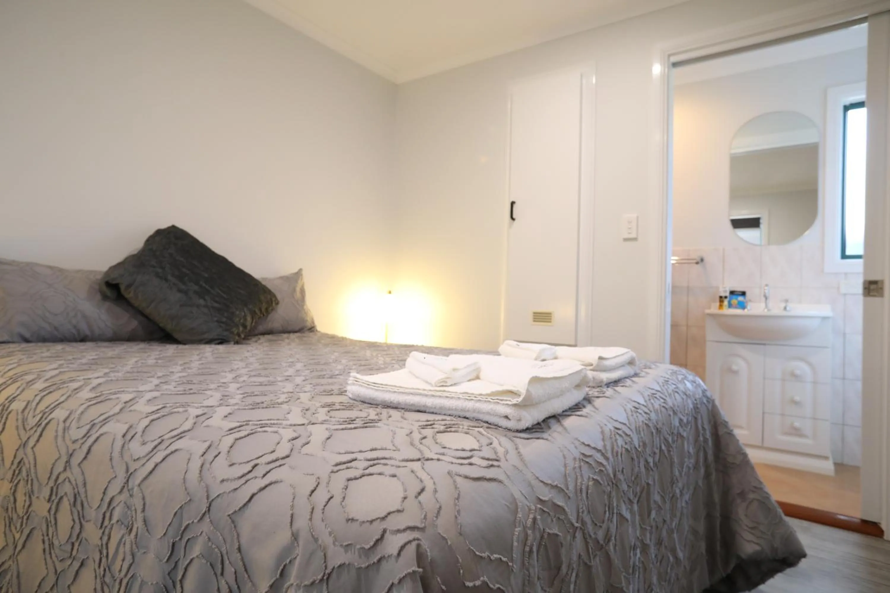 Bedroom, Bed in Port Lincoln Villas