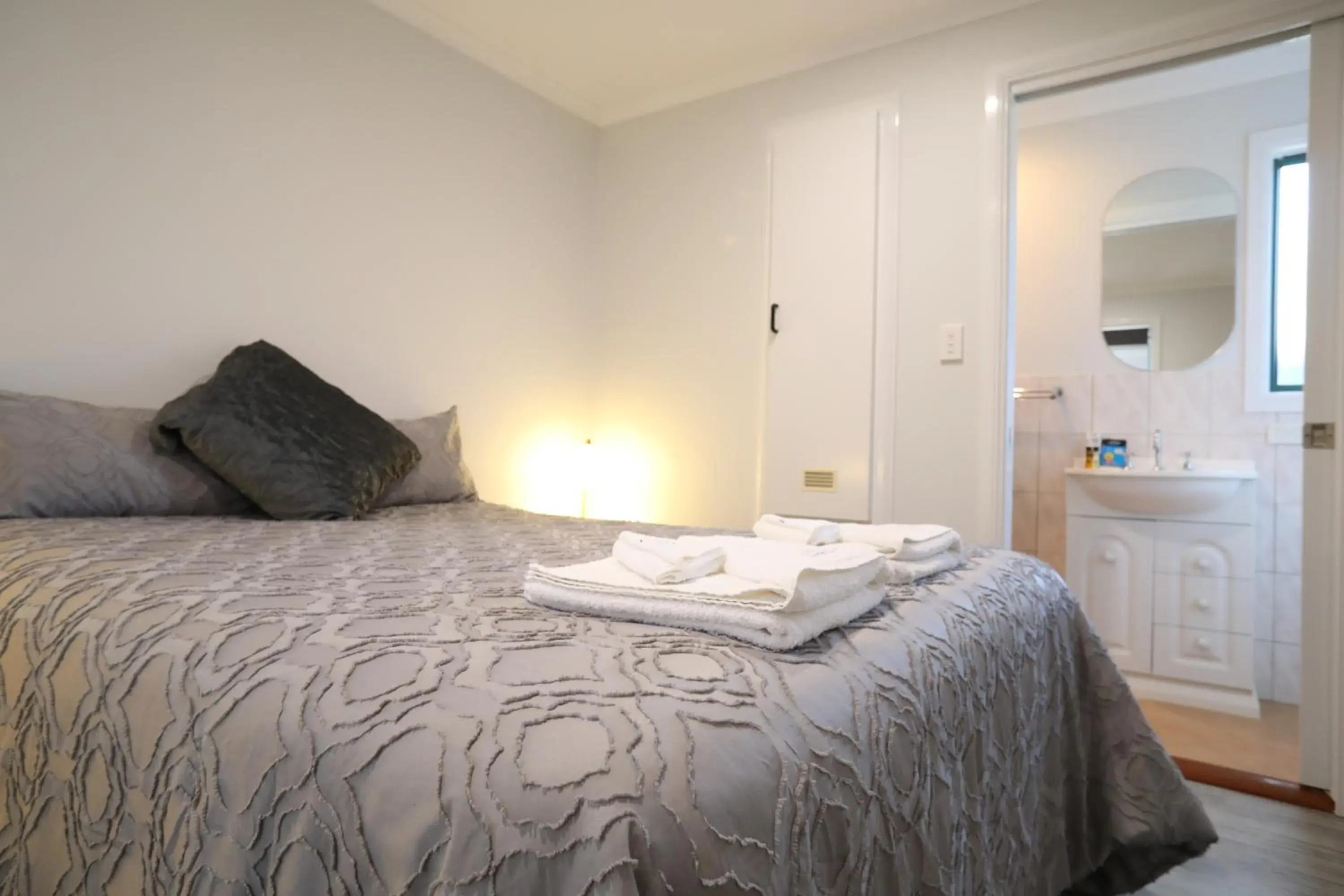 One-Bedroom Apartment in Port Lincoln Villas One-Bedroom Apartment in Port Lincoln Villas