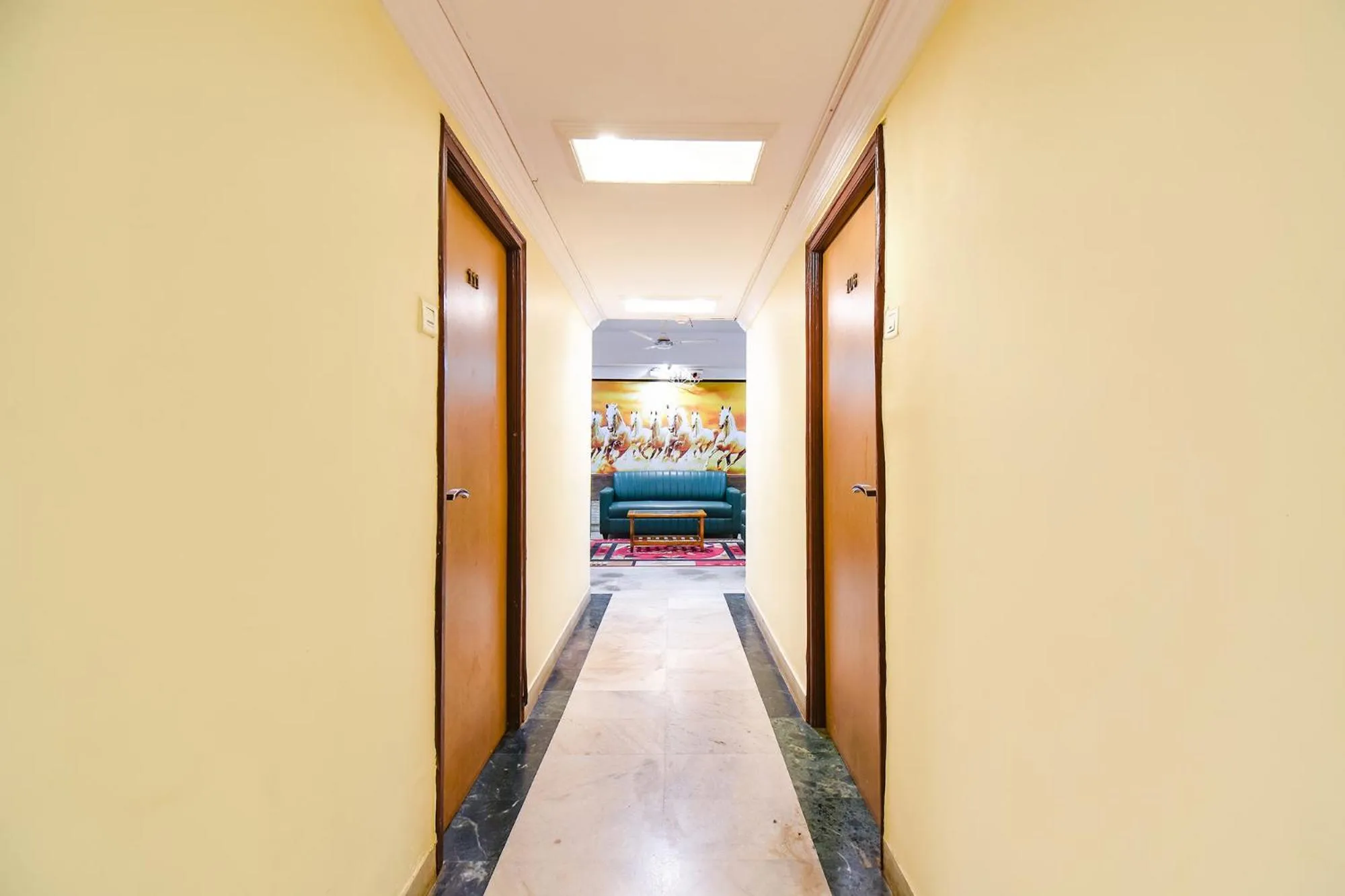 Lobby or reception in FabHotel Prime Yash Residency - Nr Lonavala Railway Station