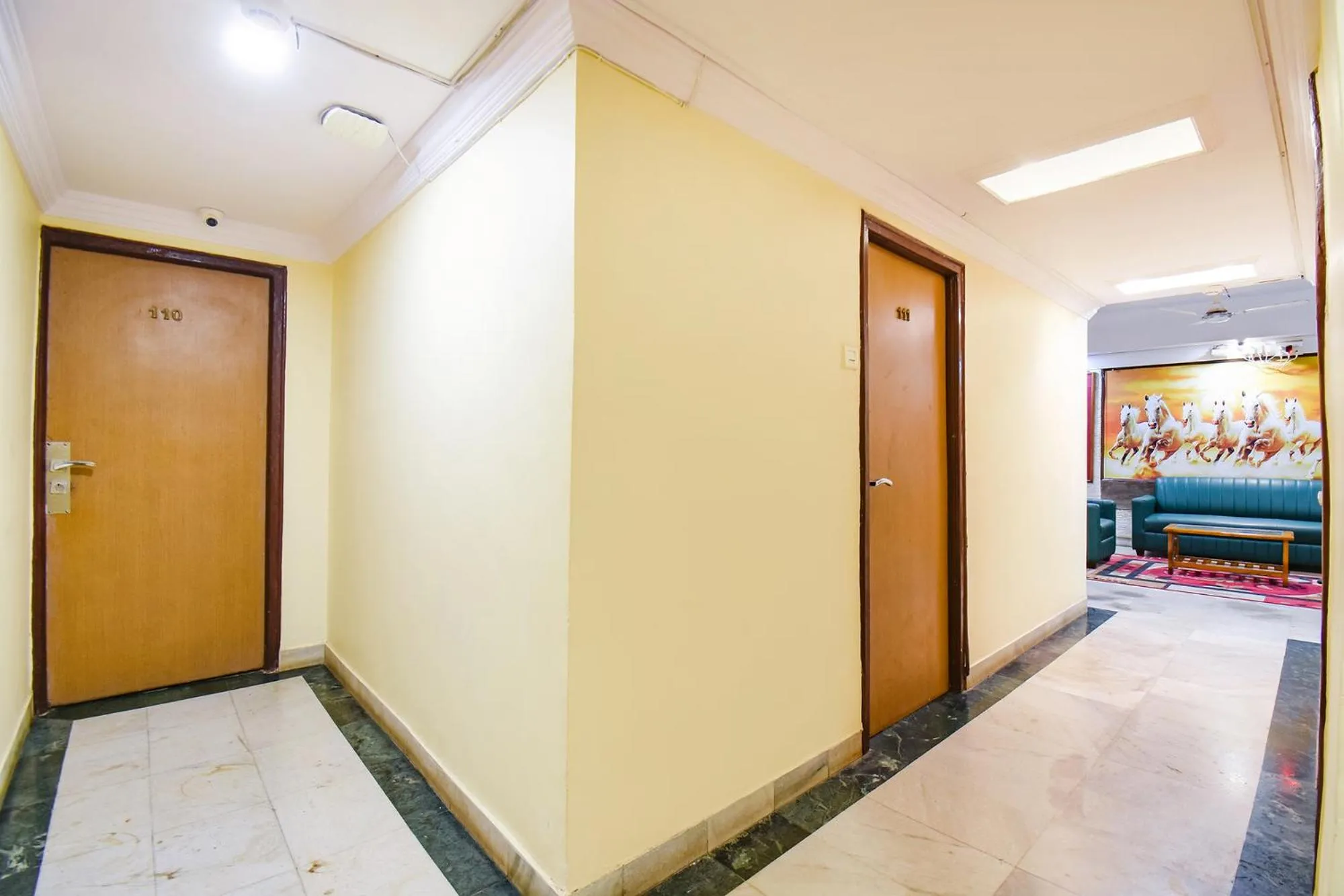 Lobby or reception in FabHotel Prime Yash Residency - Nr Lonavala Railway Station