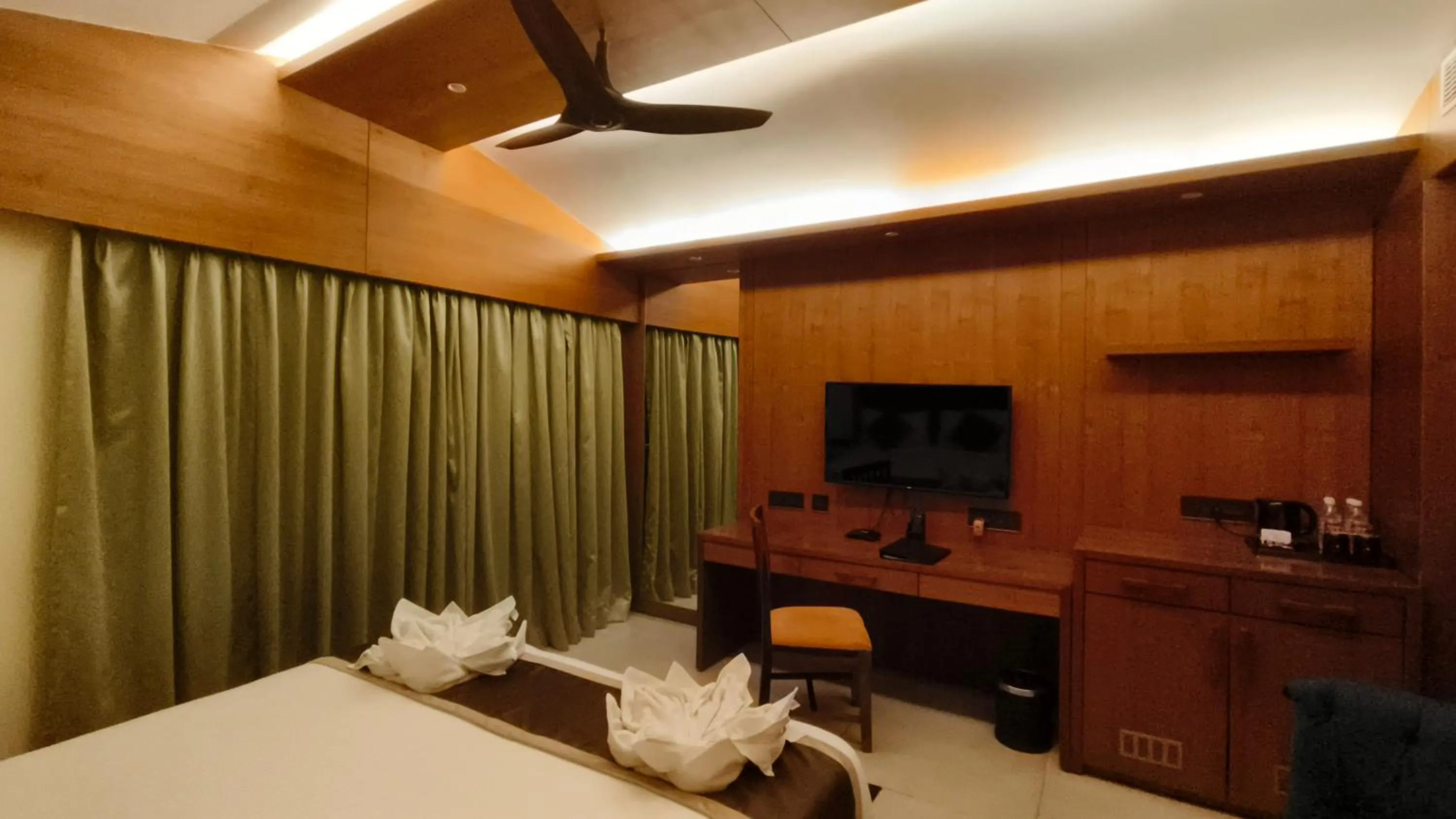 Bed in Luxury Amar Tree Resort