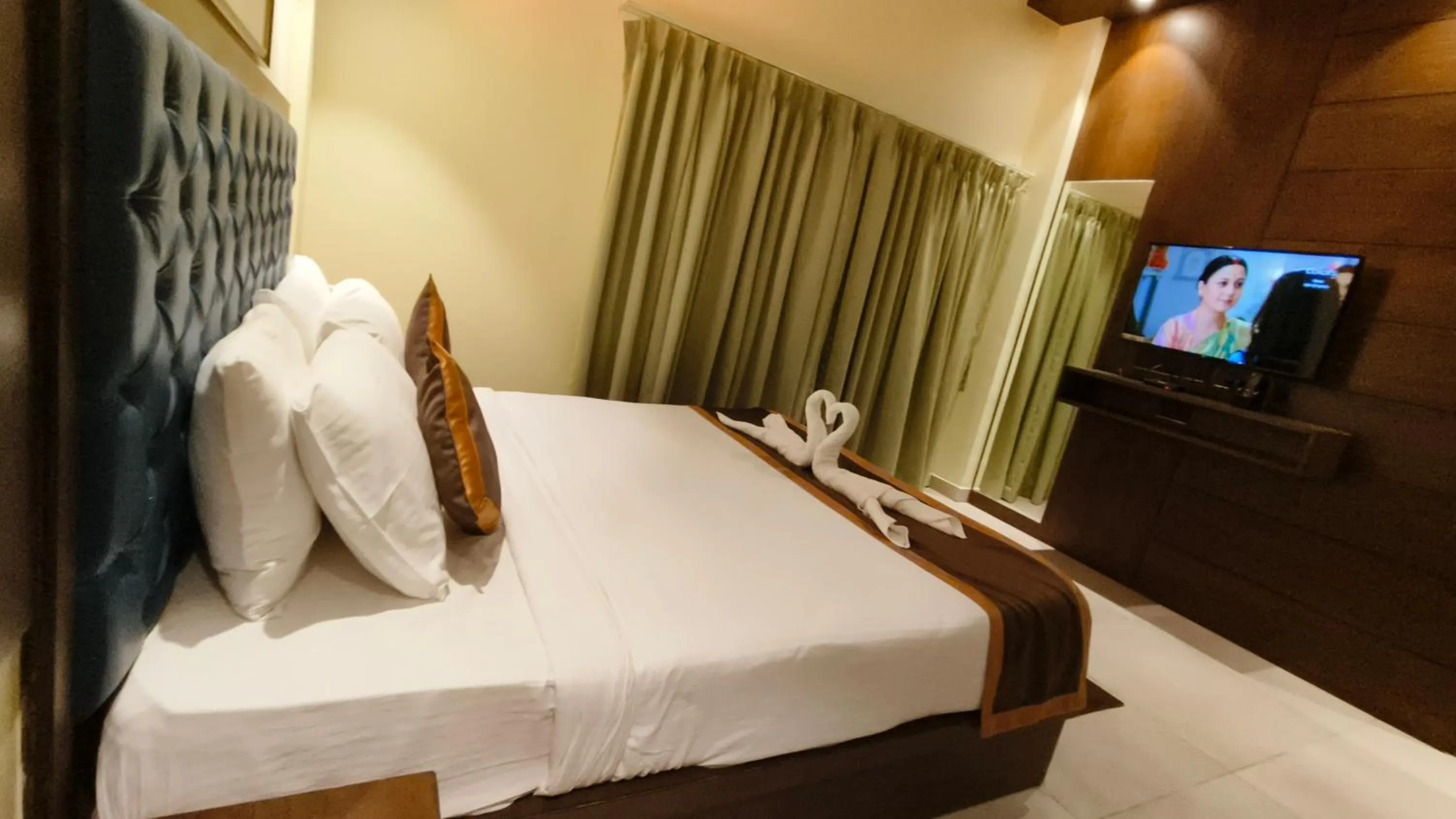 Bed in Luxury Amar Tree Resort