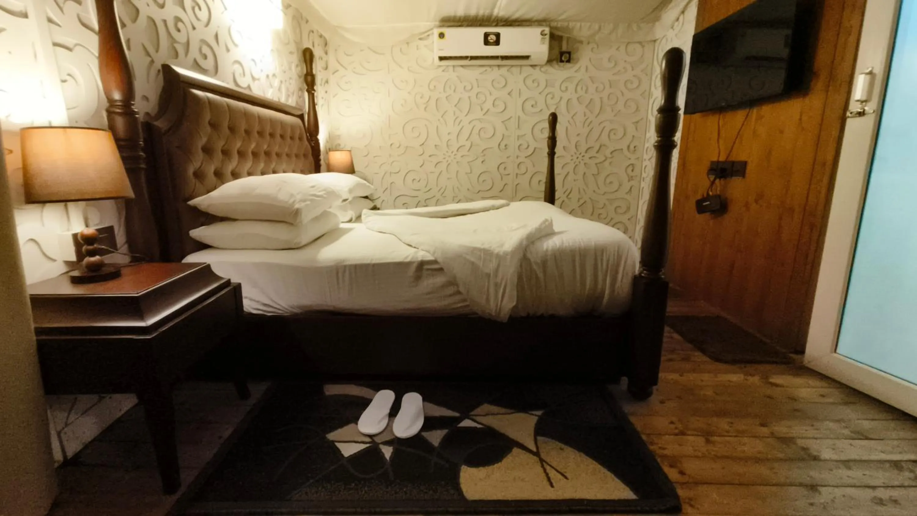 Bed in Luxury Amar Tree Resort