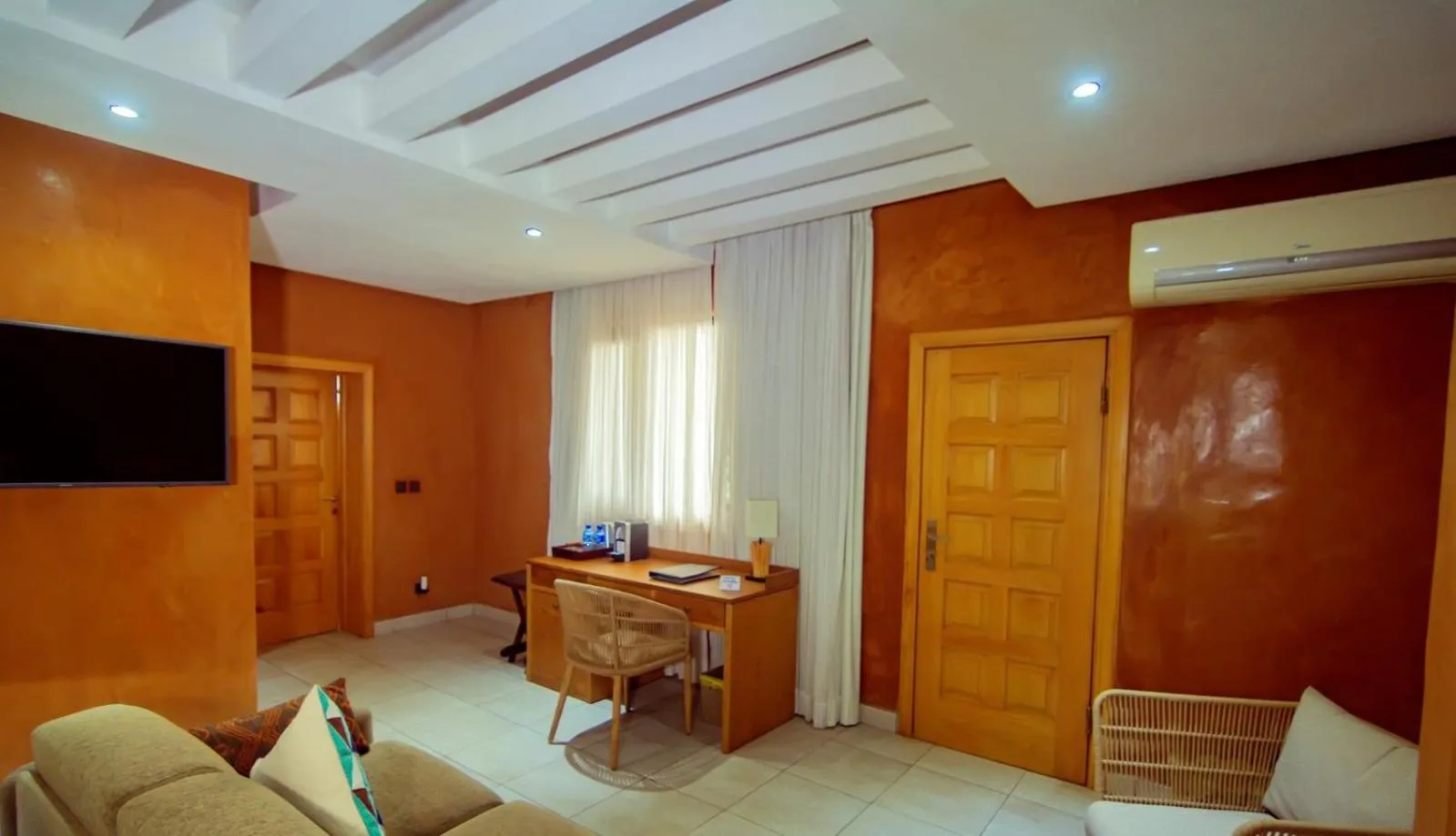 TV and multimedia in Trois Ore Residences & Green Earth Bistro