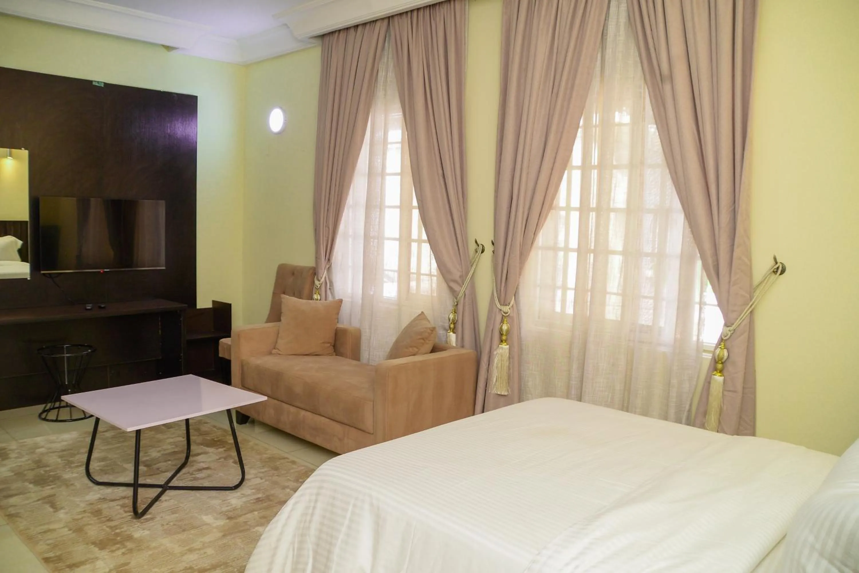 TV and multimedia, Bed in House 24