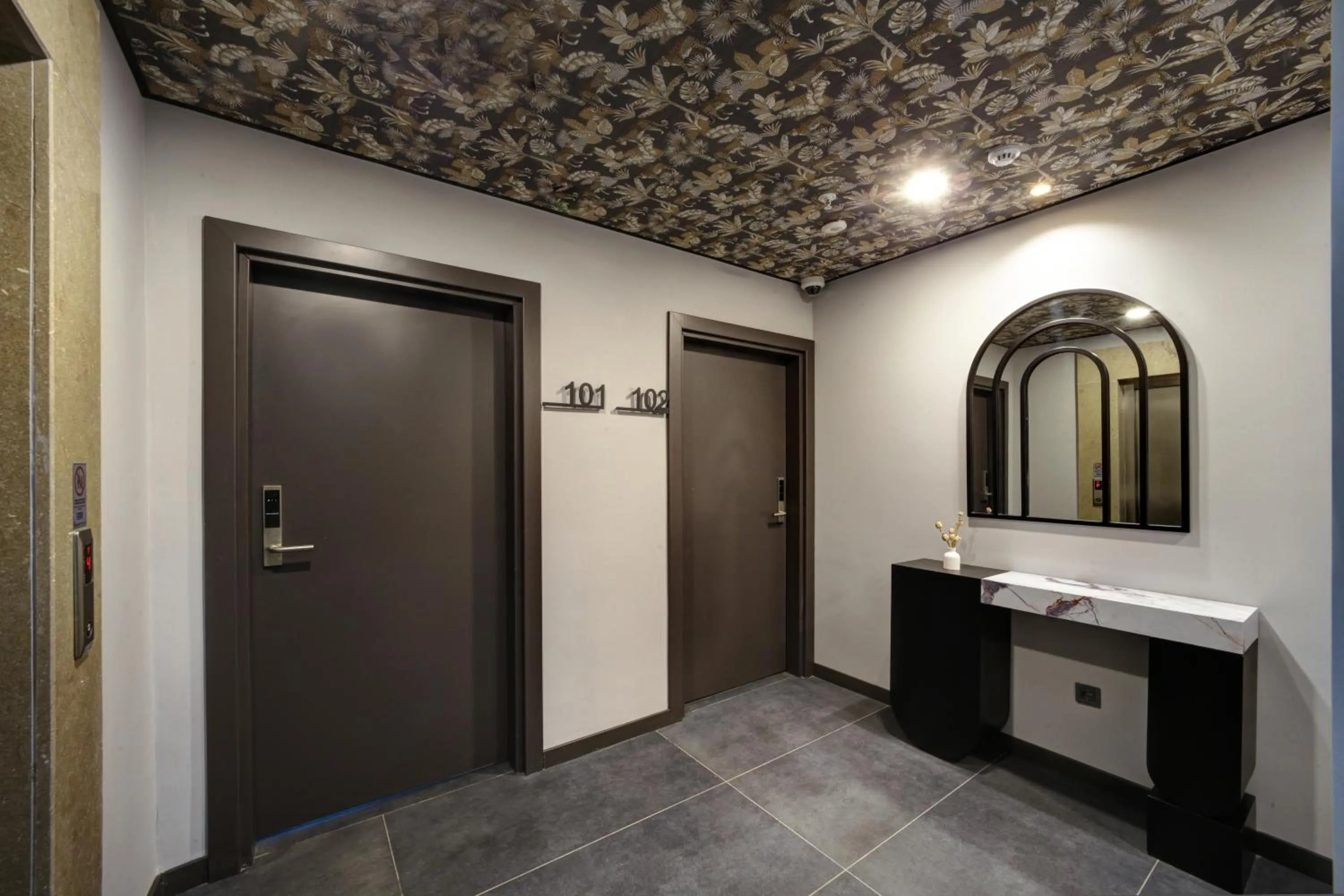 Landmark view in Second Suit Hotel