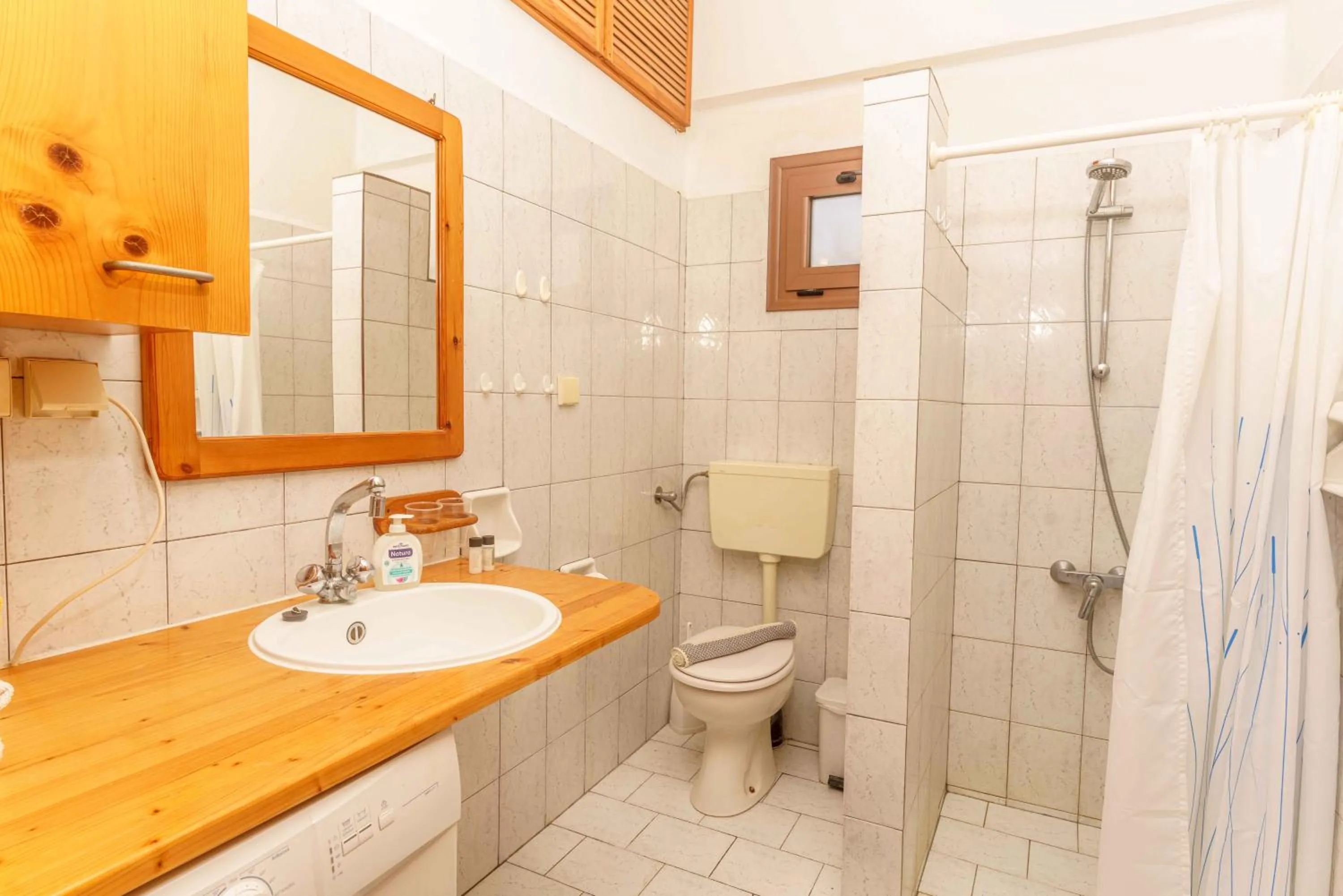 Shower in Alexander Beach Hotel