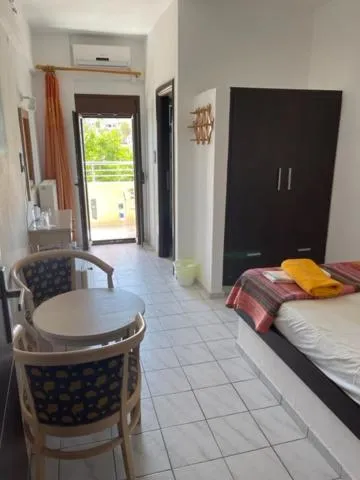 Bedroom, Bed in Alexander Beach Hotel