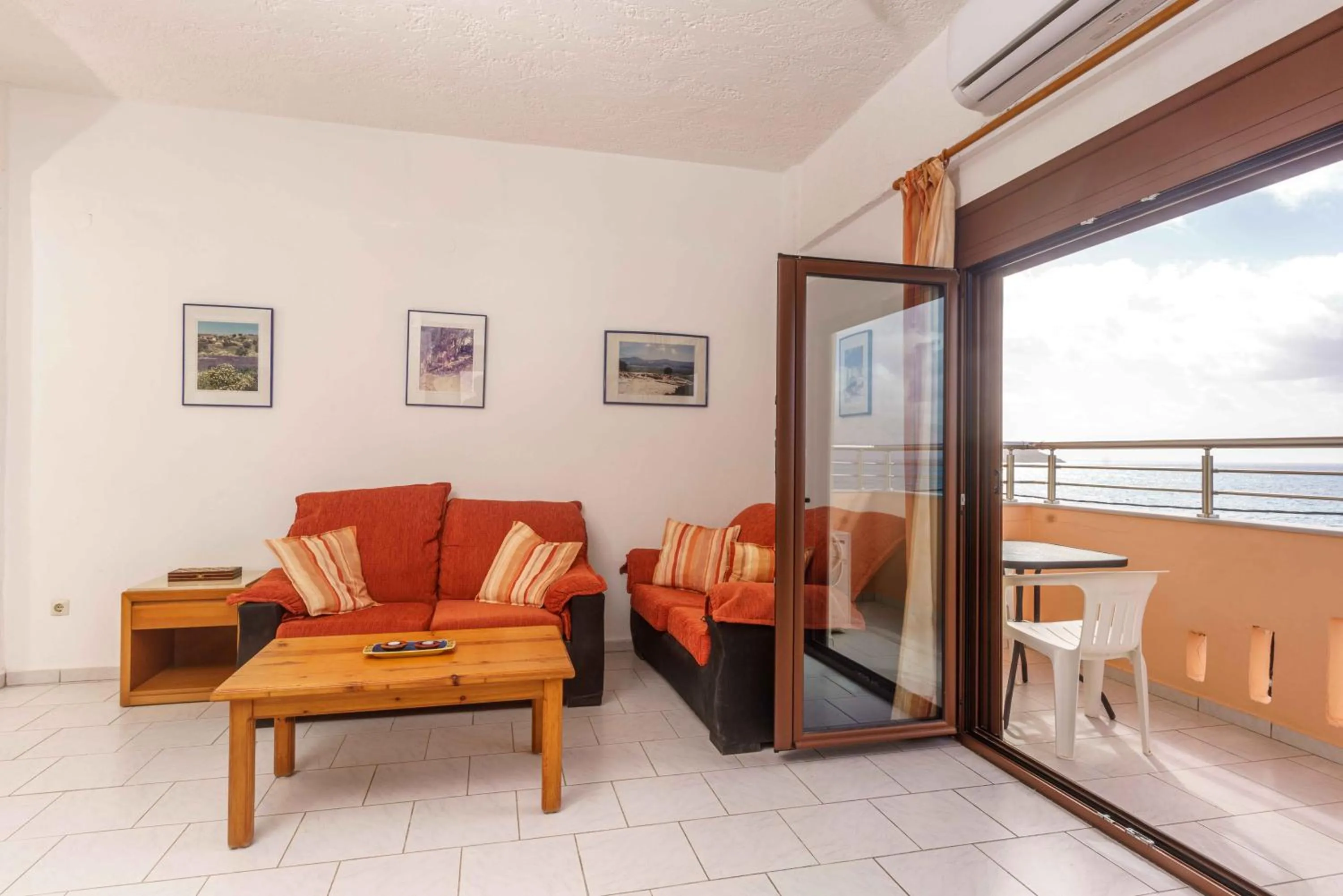 Living room in Alexander Beach Hotel