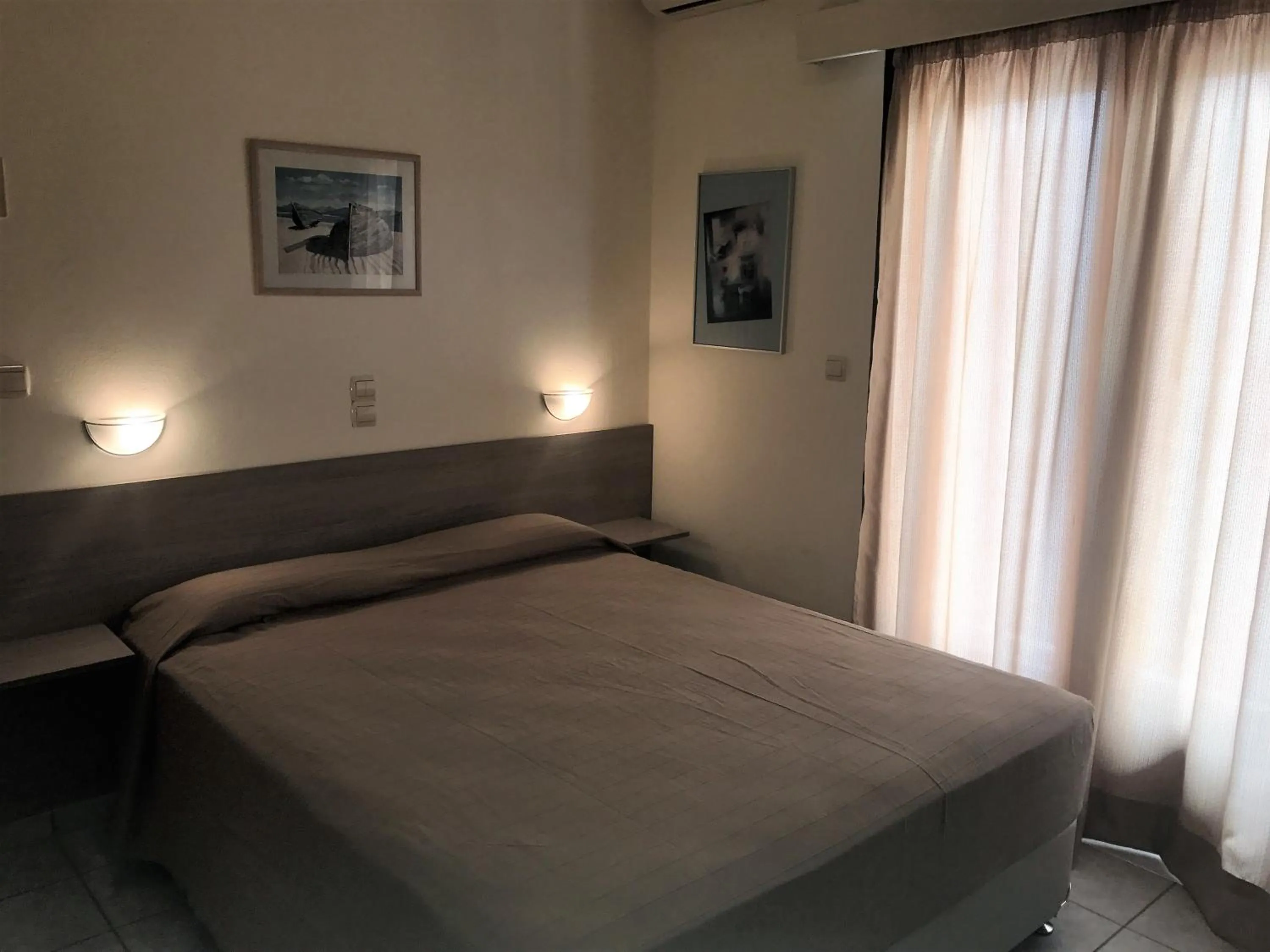 bunk bed, Bed in Hotel Karyatides