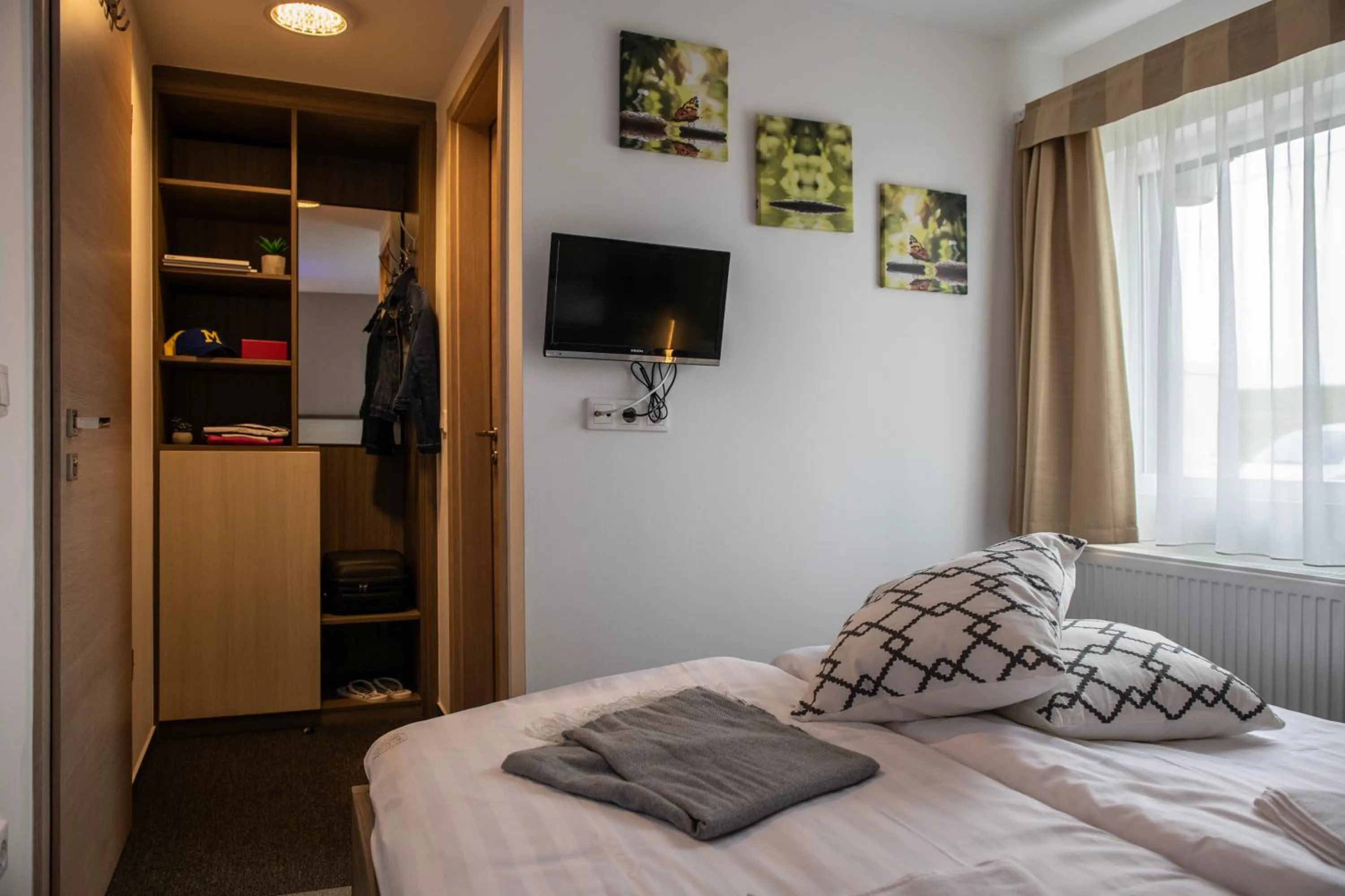 Photo of the whole room, Bed in Tündérfátyol