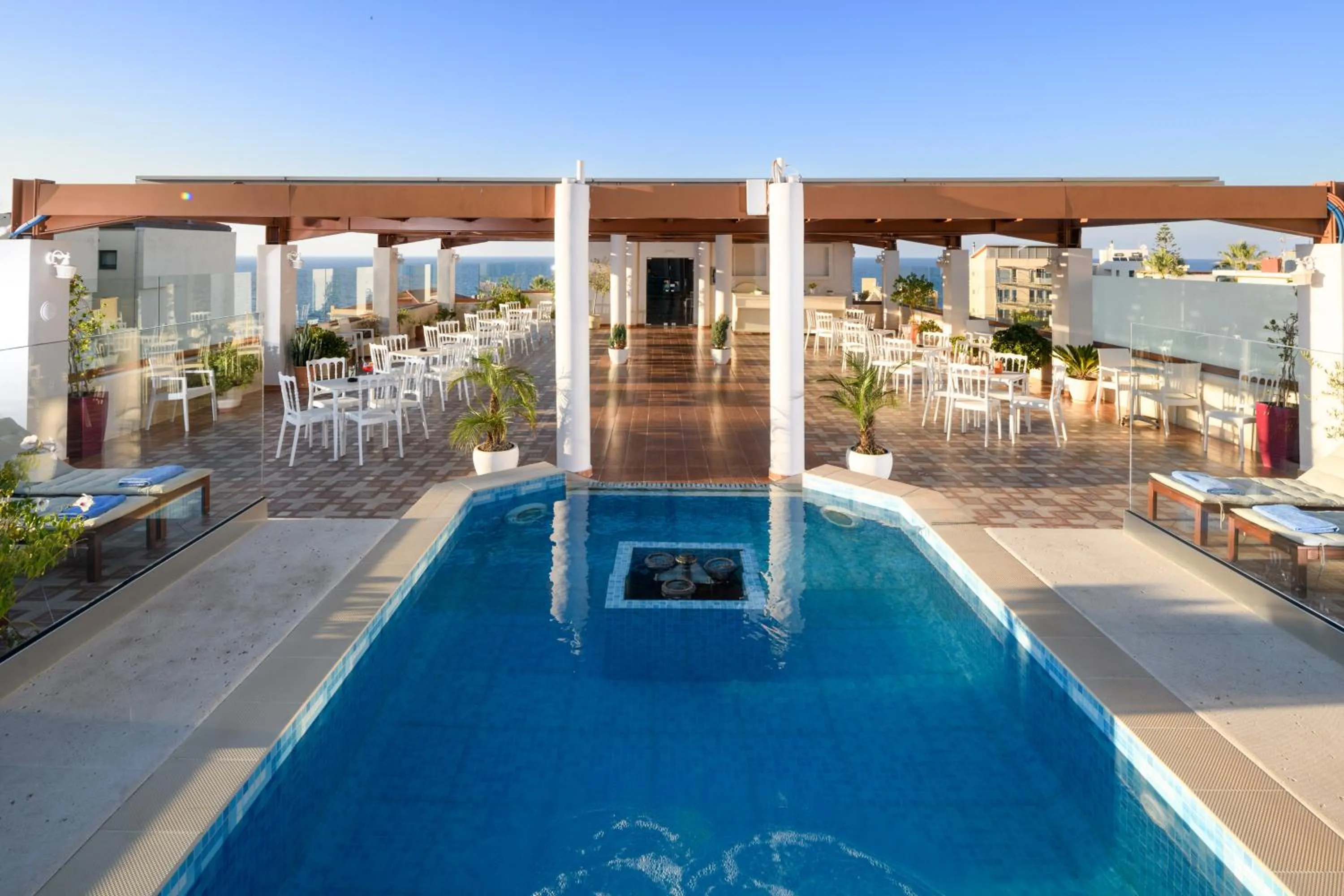 Swimming pool in Halepa Hotel