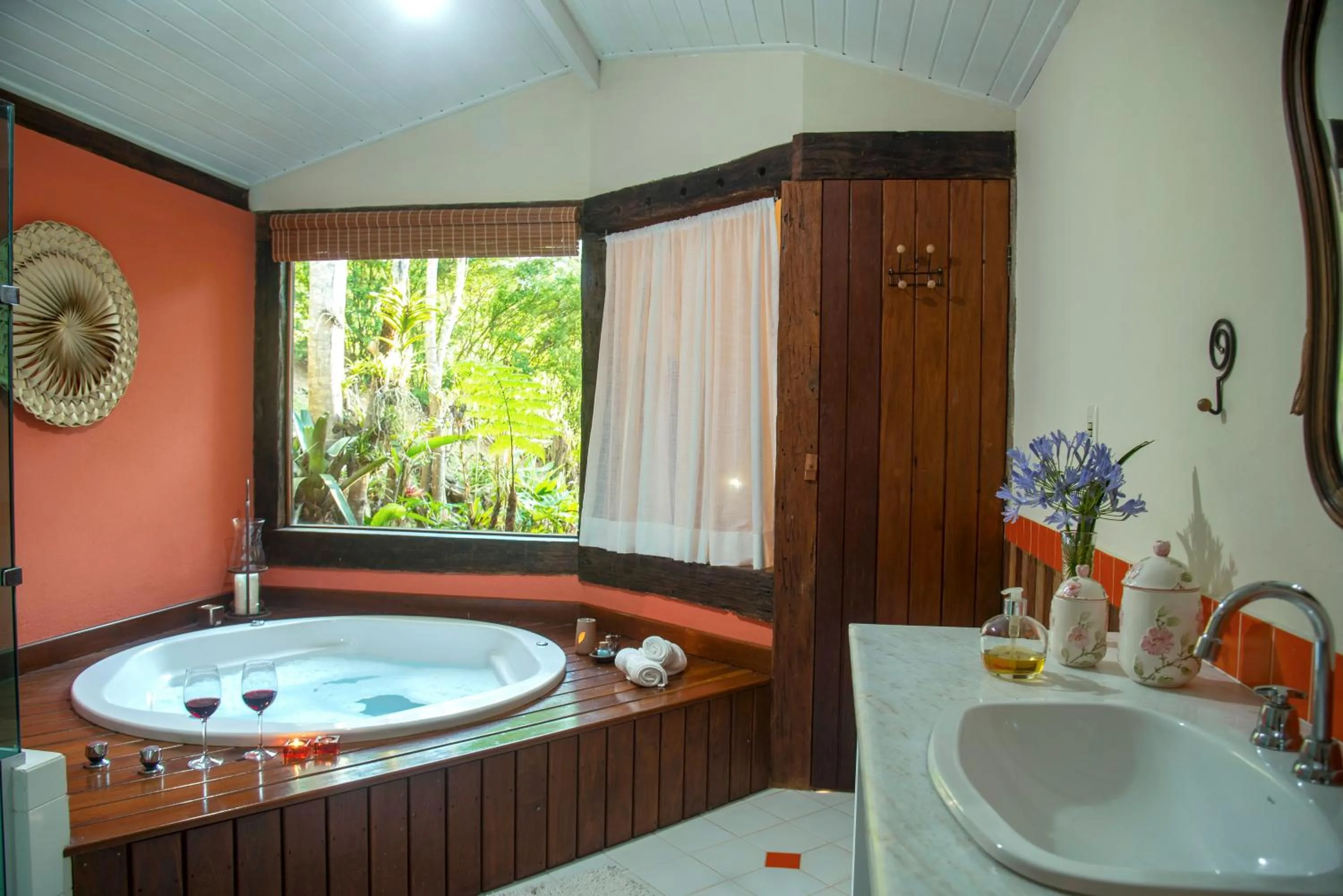 Hot Tub in Pousada Terra Crua